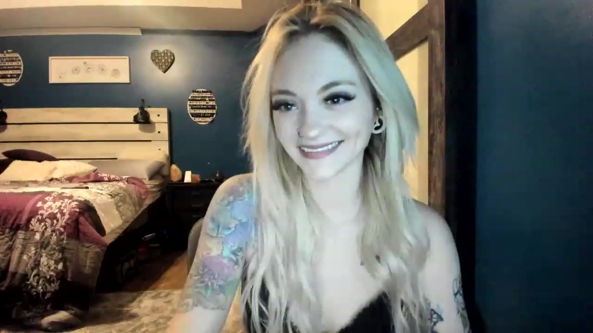 Gallery image thumbnail from AshSapphire's myfreecams stream on, 11/21/2022, 06:22 image 13 of 20
