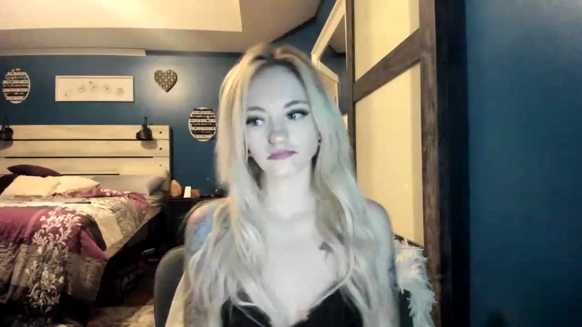 Gallery image thumbnail from AshSapphire's myfreecams stream on, 11/21/2022, 06:22 image 6 of 20