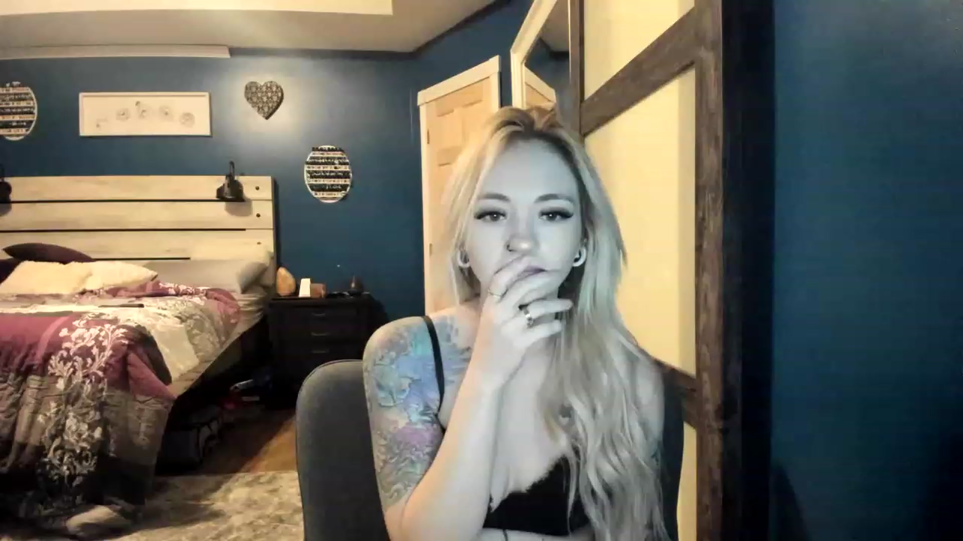 Gallery image thumbnail from AshSapphire's myfreecams stream on, 11/21/2022, 06:22 image 17 of 20