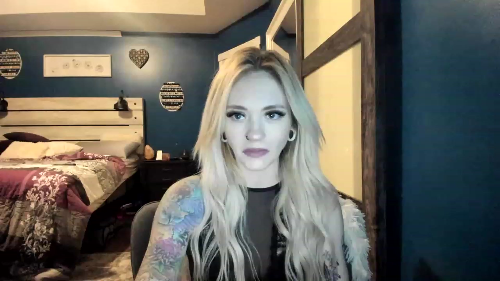 Gallery image thumbnail from AshSapphire's myfreecams stream on, 11/21/2022, 06:22 image 3 of 20