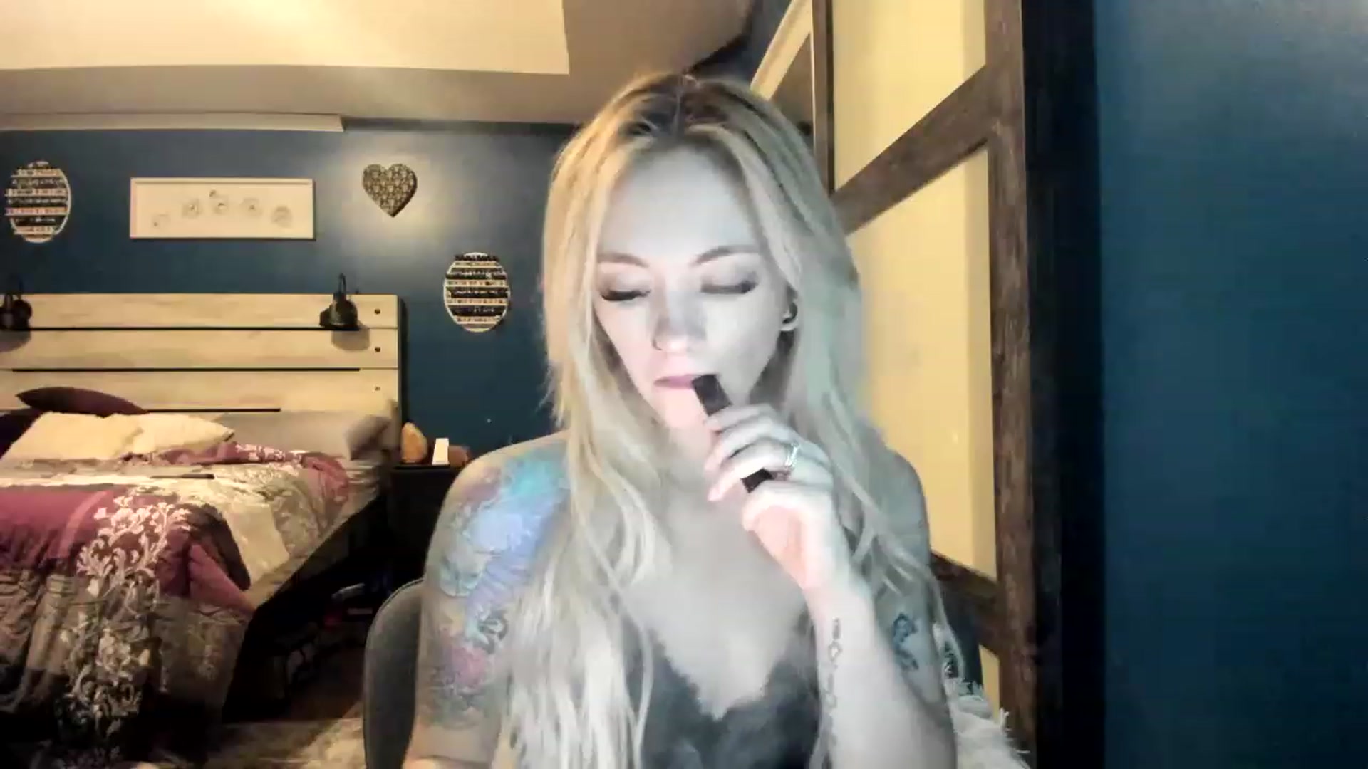 Gallery image thumbnail from AshSapphire's myfreecams stream on, 11/21/2022, 06:22 image 8 of 20