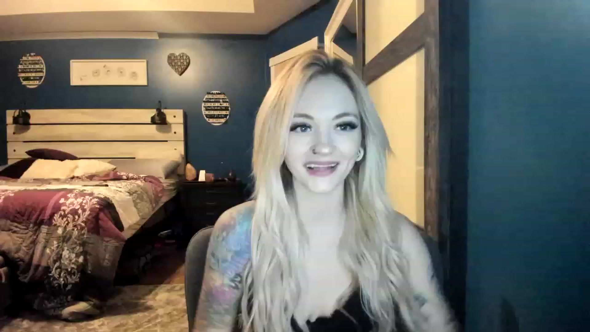Gallery image thumbnail from AshSapphire's myfreecams stream on, 11/21/2022, 07:09 image 4 of 20
