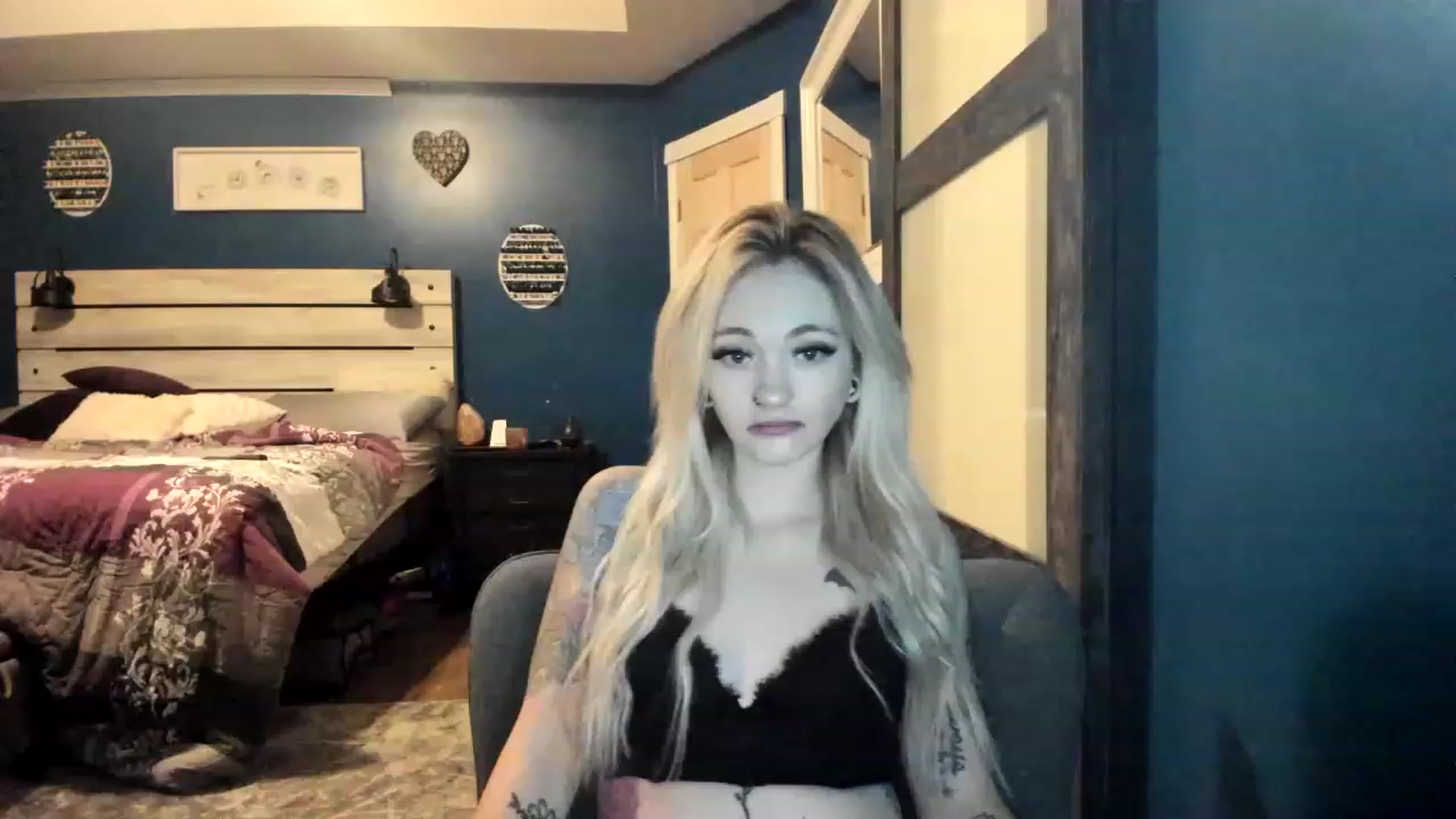 Gallery image thumbnail from AshSapphire's myfreecams stream on, 11/21/2022, 07:09 image 1 of 20
