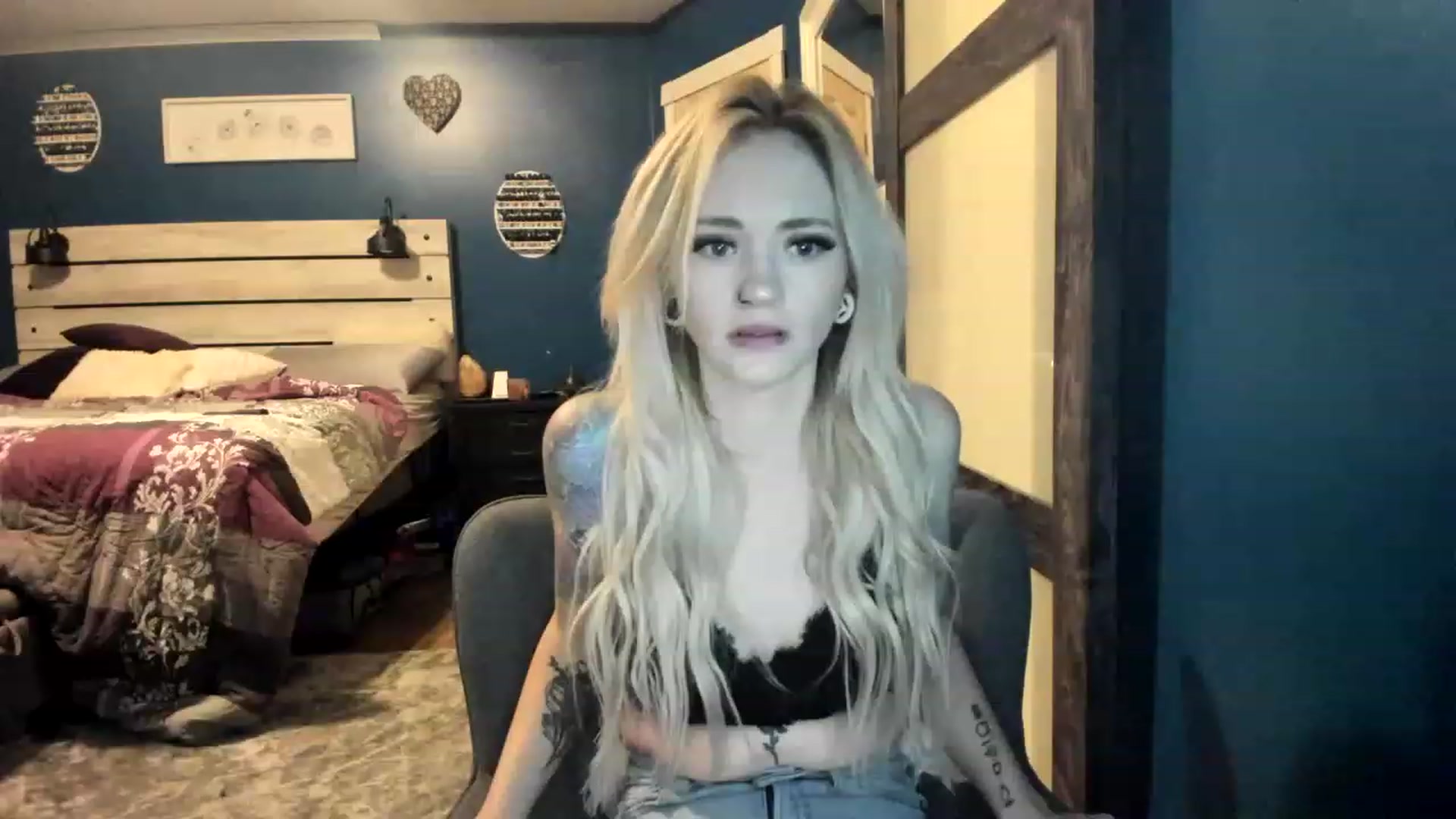 Gallery image thumbnail from AshSapphire's myfreecams stream on, 11/21/2022, 08:27 image 14 of 20