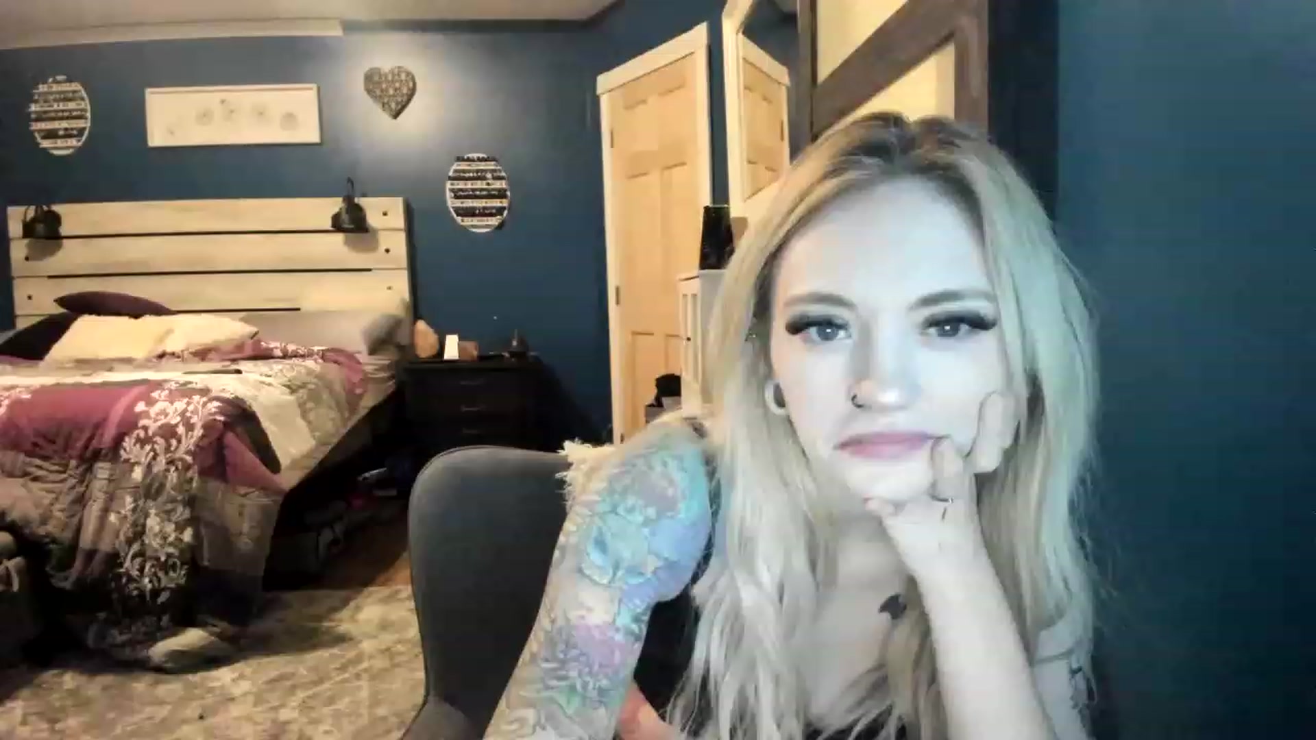 Gallery image thumbnail from AshSapphire's myfreecams stream on, 11/21/2022, 08:27 image 3 of 20
