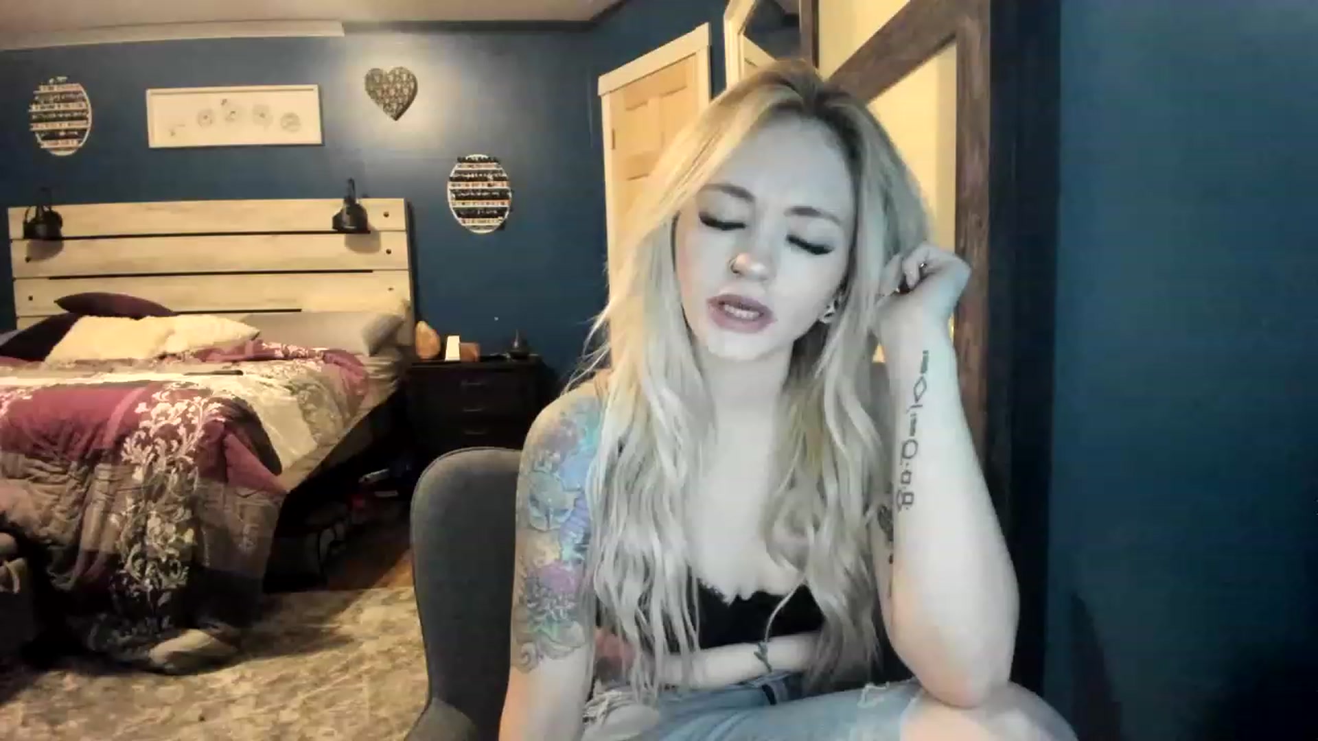 Gallery image thumbnail from AshSapphire's myfreecams stream on, 11/21/2022, 08:27 image 12 of 20