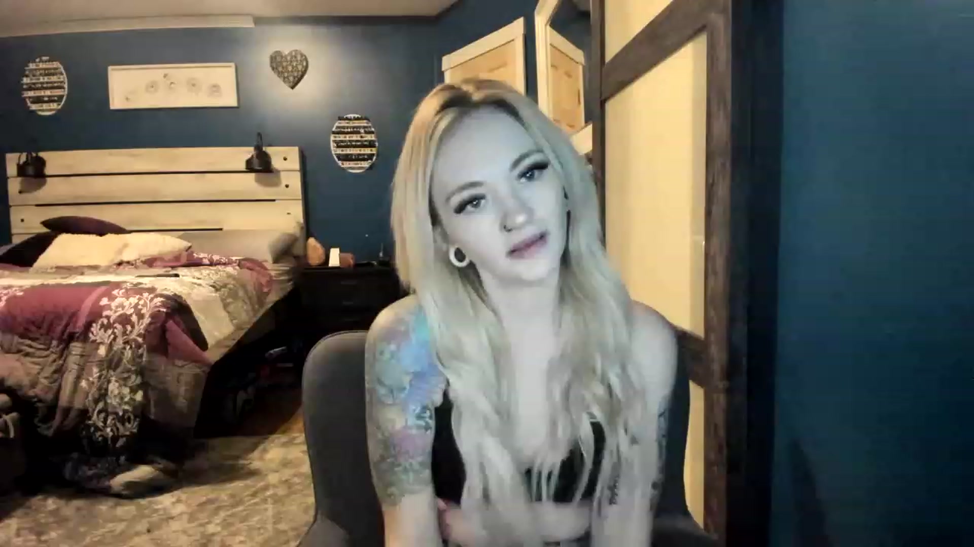 Gallery image thumbnail from AshSapphire's myfreecams stream on, 11/21/2022, 08:27 image 1 of 20