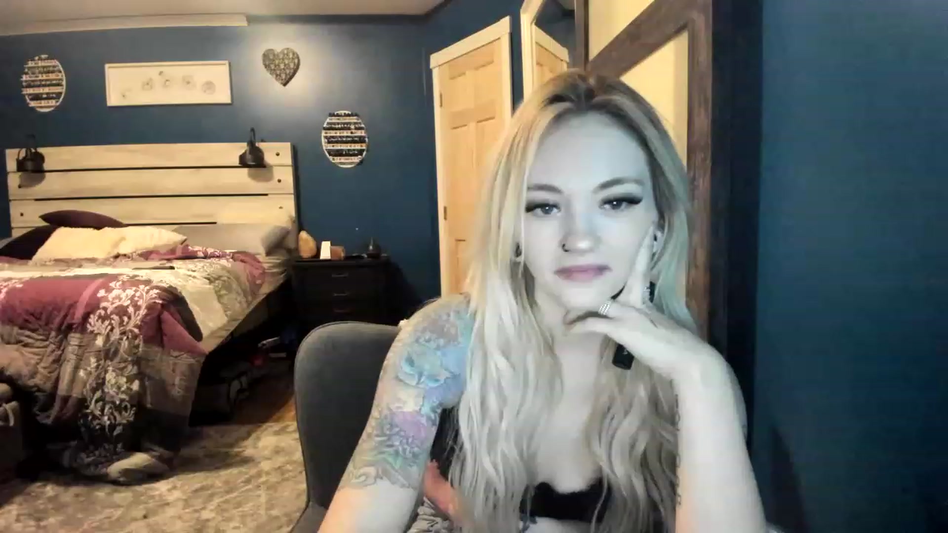 Gallery image thumbnail from AshSapphire's myfreecams stream on, 11/21/2022, 08:27 image 16 of 20
