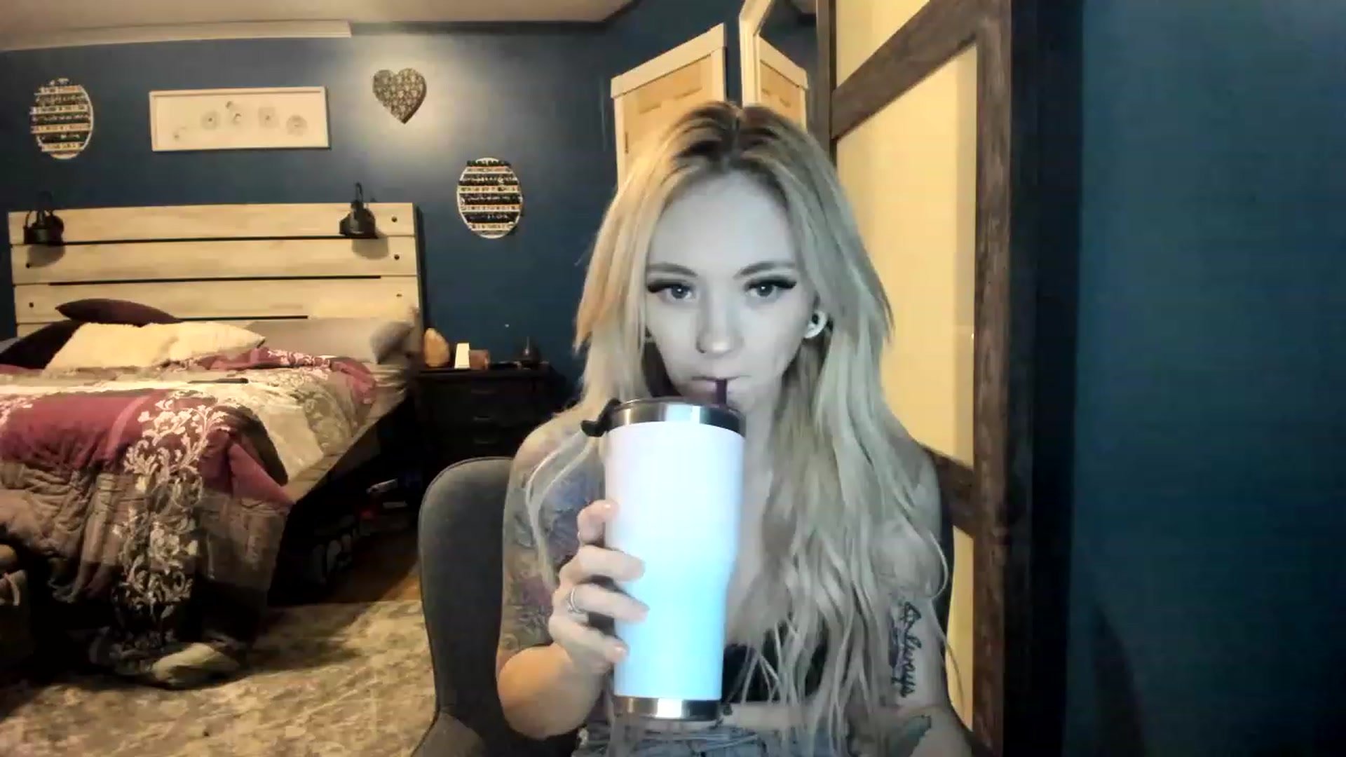 Gallery image thumbnail from AshSapphire's myfreecams stream on, 11/21/2022, 08:27 image 4 of 20