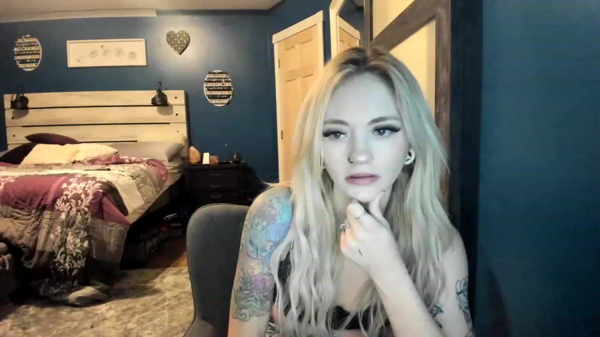 Gallery image thumbnail from AshSapphire's myfreecams stream on, 11/21/2022, 08:27 image 5 of 20