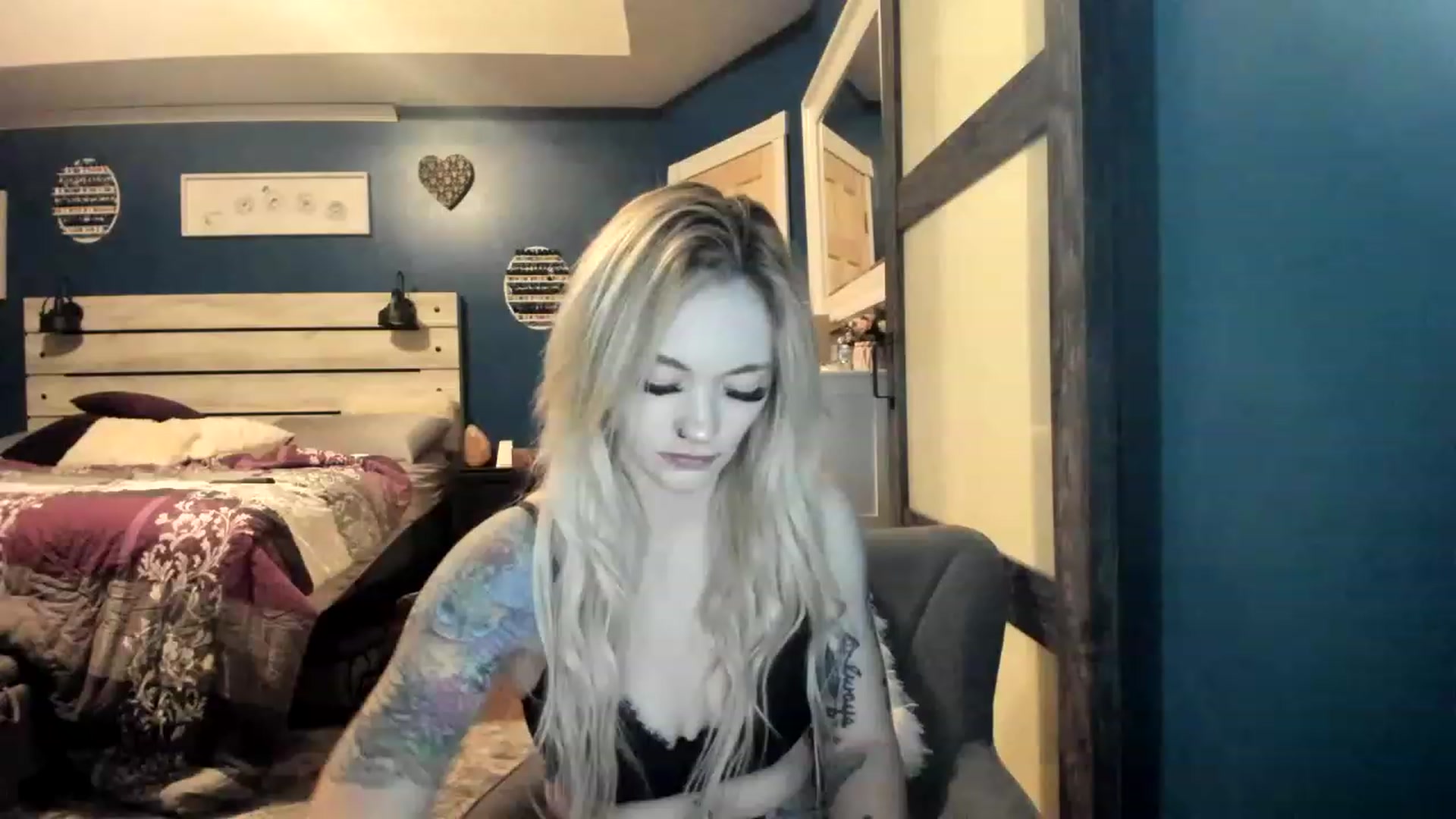 Gallery image thumbnail from AshSapphire's myfreecams stream on, 11/21/2022, 09:56 image 1 of 20