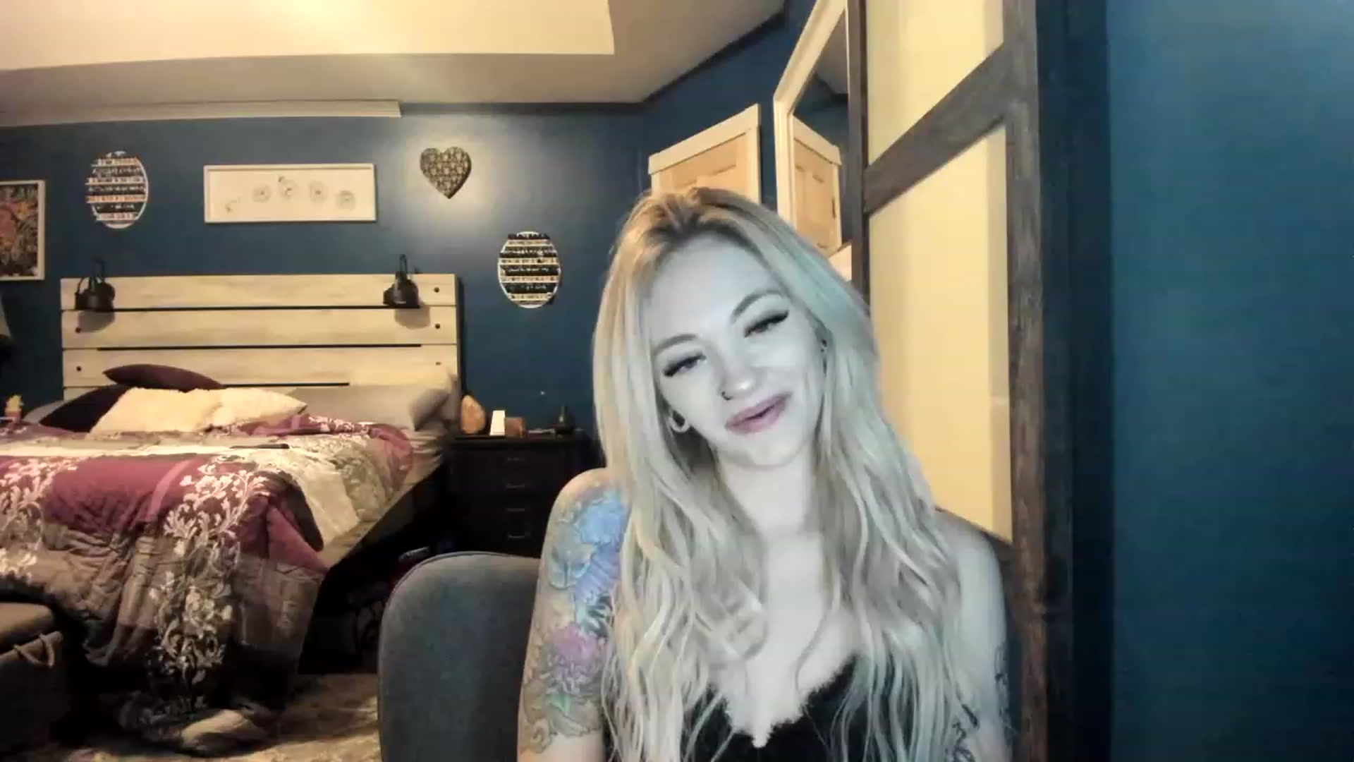 Gallery image thumbnail from AshSapphire's myfreecams stream on, 11/21/2022, 09:56 image 3 of 20
