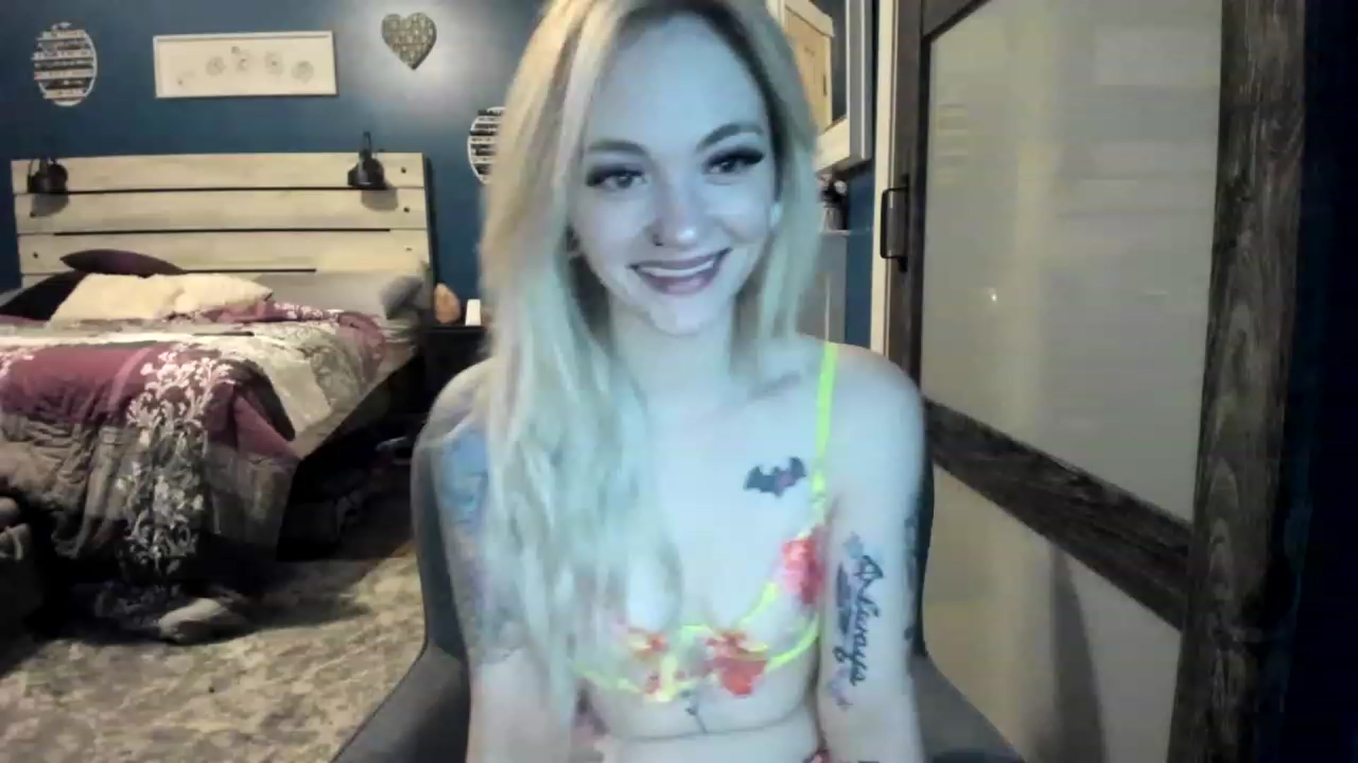 Gallery image thumbnail from AshSapphire's myfreecams stream on, 11/21/2022, 10:30 image 20 of 20