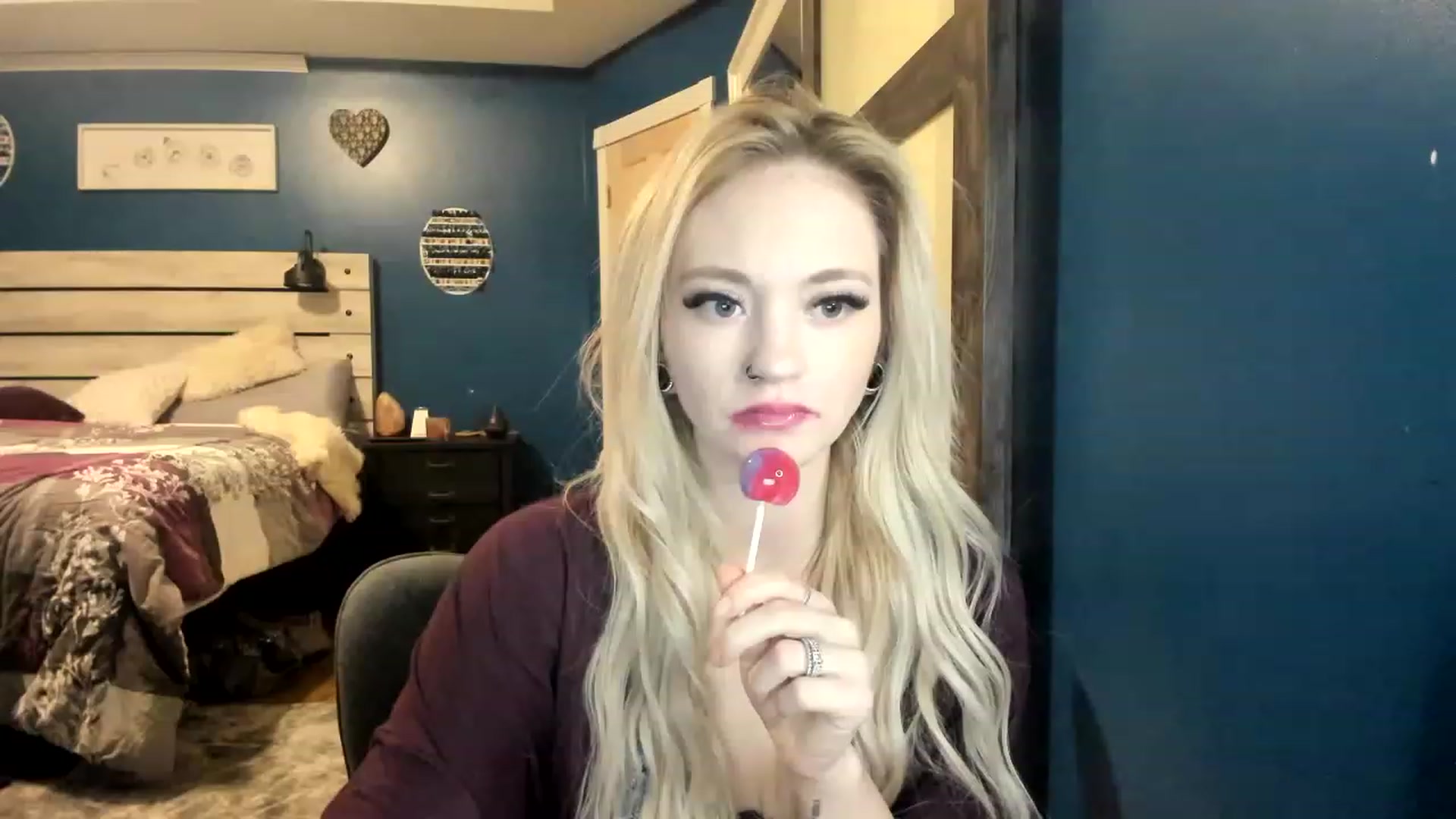 Gallery image thumbnail from AshSapphire's myfreecams stream on, 11/22/2022, 09:59 image 2 of 20