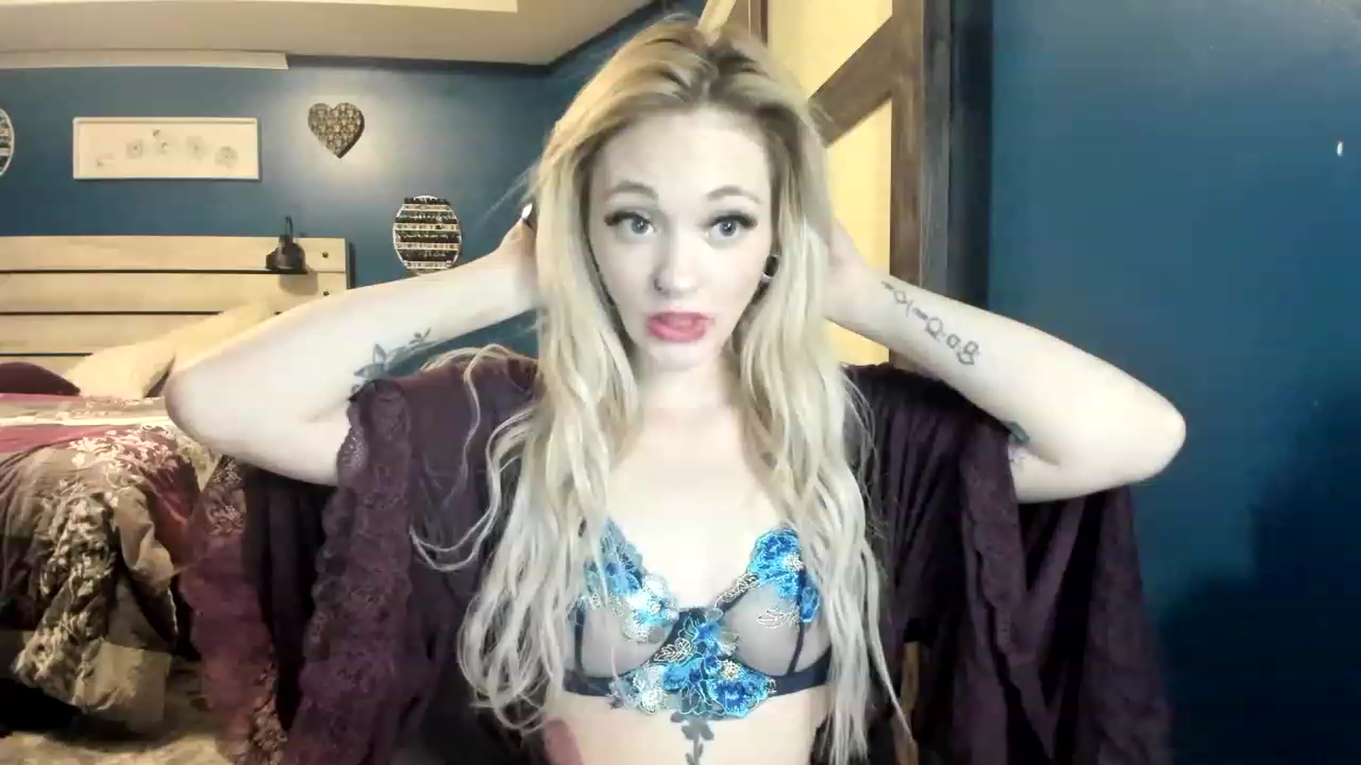 Gallery image thumbnail from AshSapphire's myfreecams stream on, 11/22/2022, 09:59 image 5 of 20