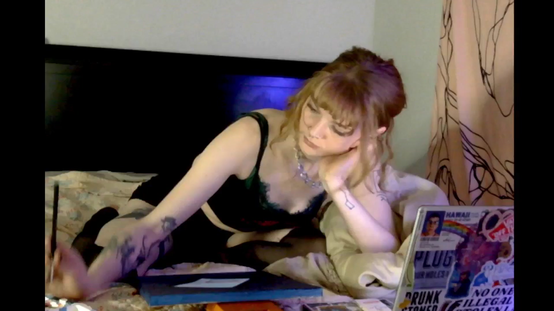 Gallery image thumbnail from AshTheNymph's myfreecams stream on, 04/29/2026, 03:51 image 13 of 20