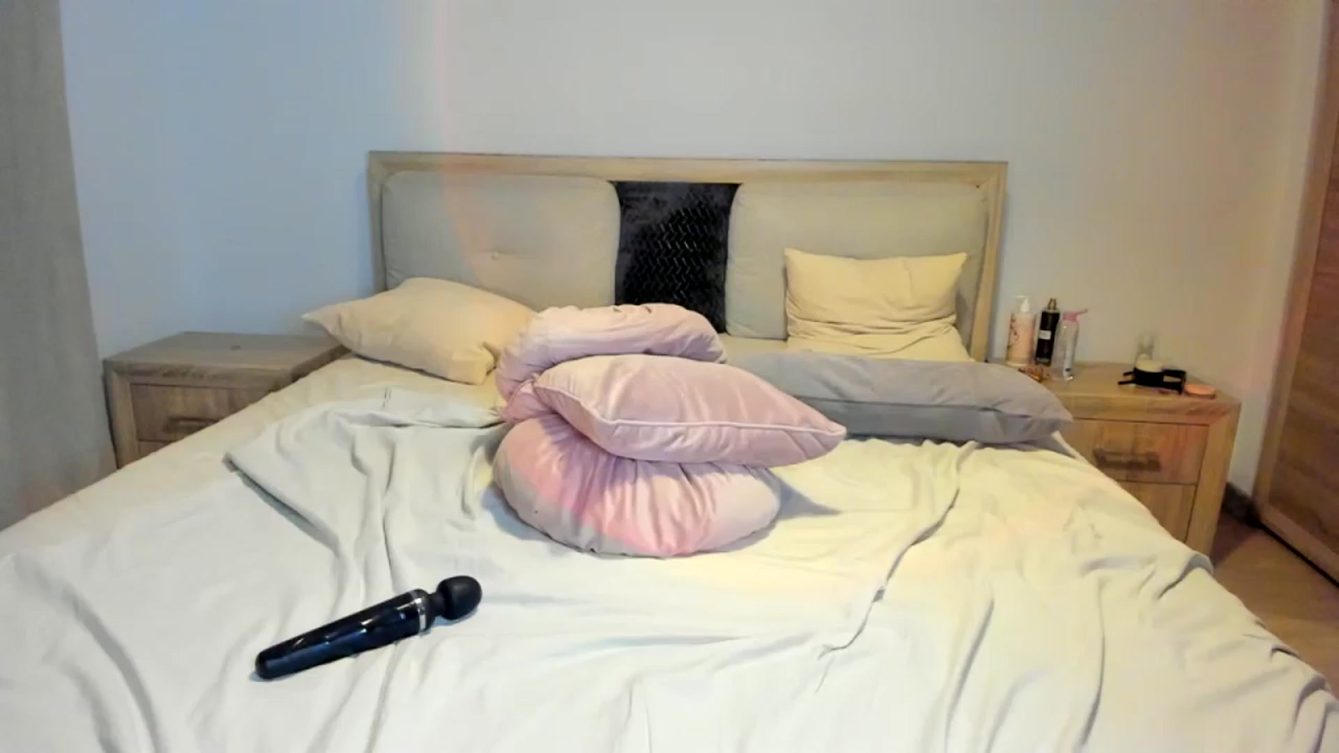 Gallery image thumbnail from AshYouNeed's myfreecams stream on, 09/22/2024, 16:51 image 17 of 20