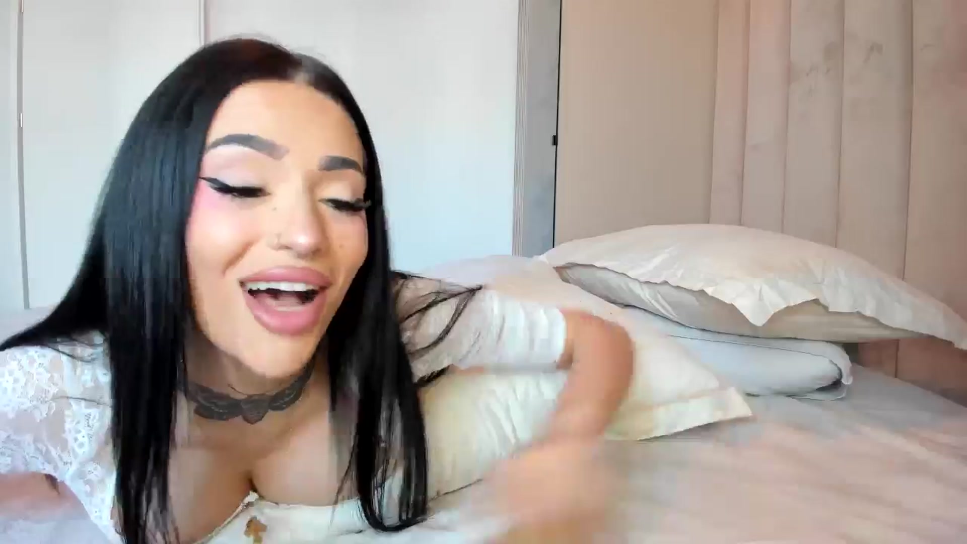 Gallery image thumbnail from AshYouNeed's myfreecams stream on, 06/18/2025, 15:59 image 11 of 20