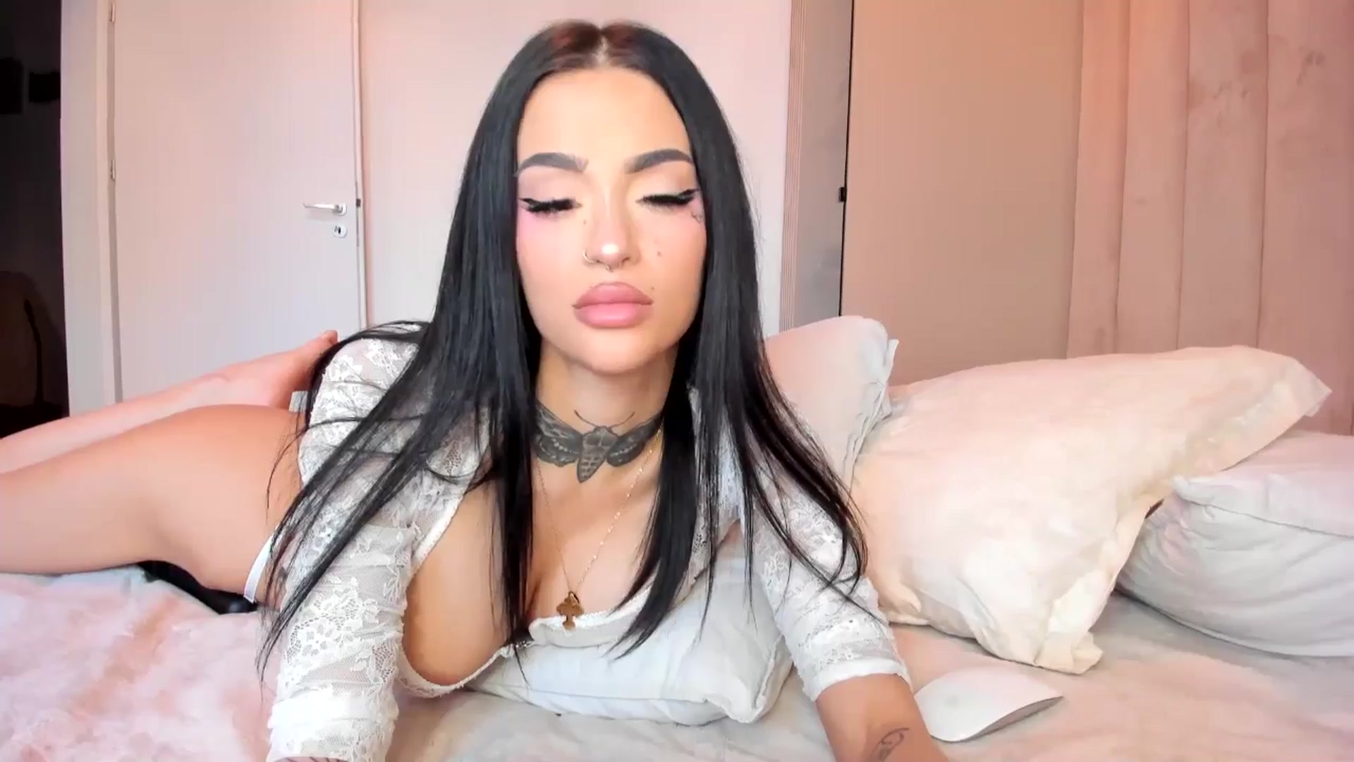 Gallery image thumbnail from AshYouNeed's myfreecams stream on, 06/18/2025, 17:58 image 11 of 20