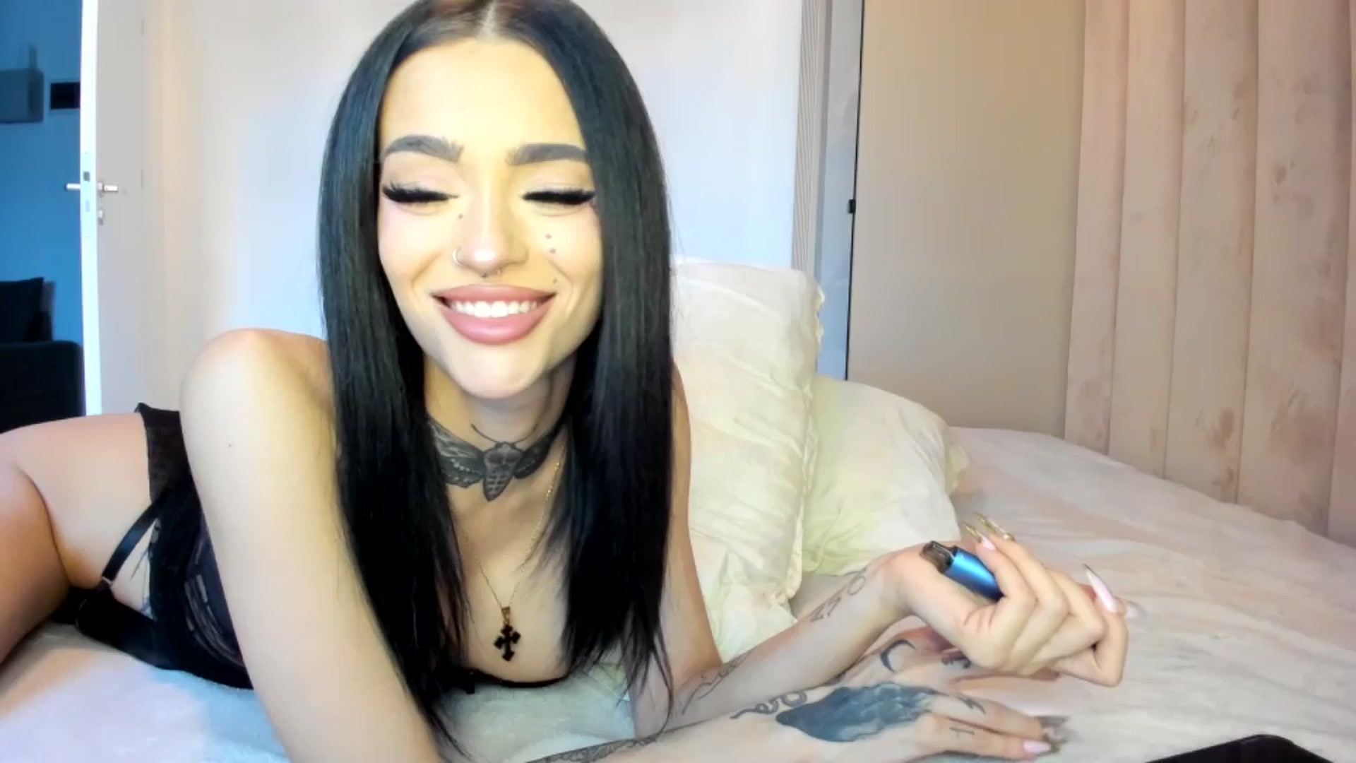 Gallery image thumbnail from AshYouNeed's myfreecams stream on, 06/22/2025, 18:00 image 5 of 20
