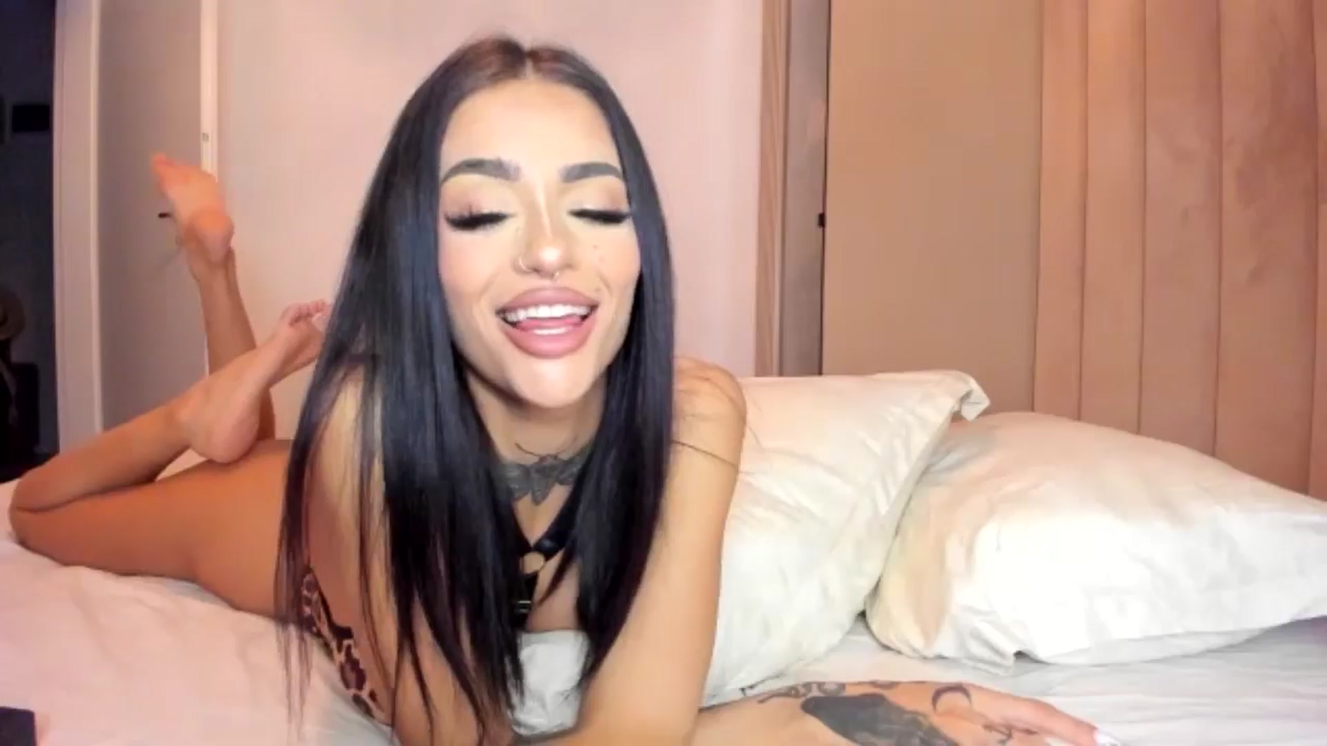 Gallery image thumbnail from AshYouNeed's myfreecams stream on, 07/24/2025, 20:55 image 5 of 20