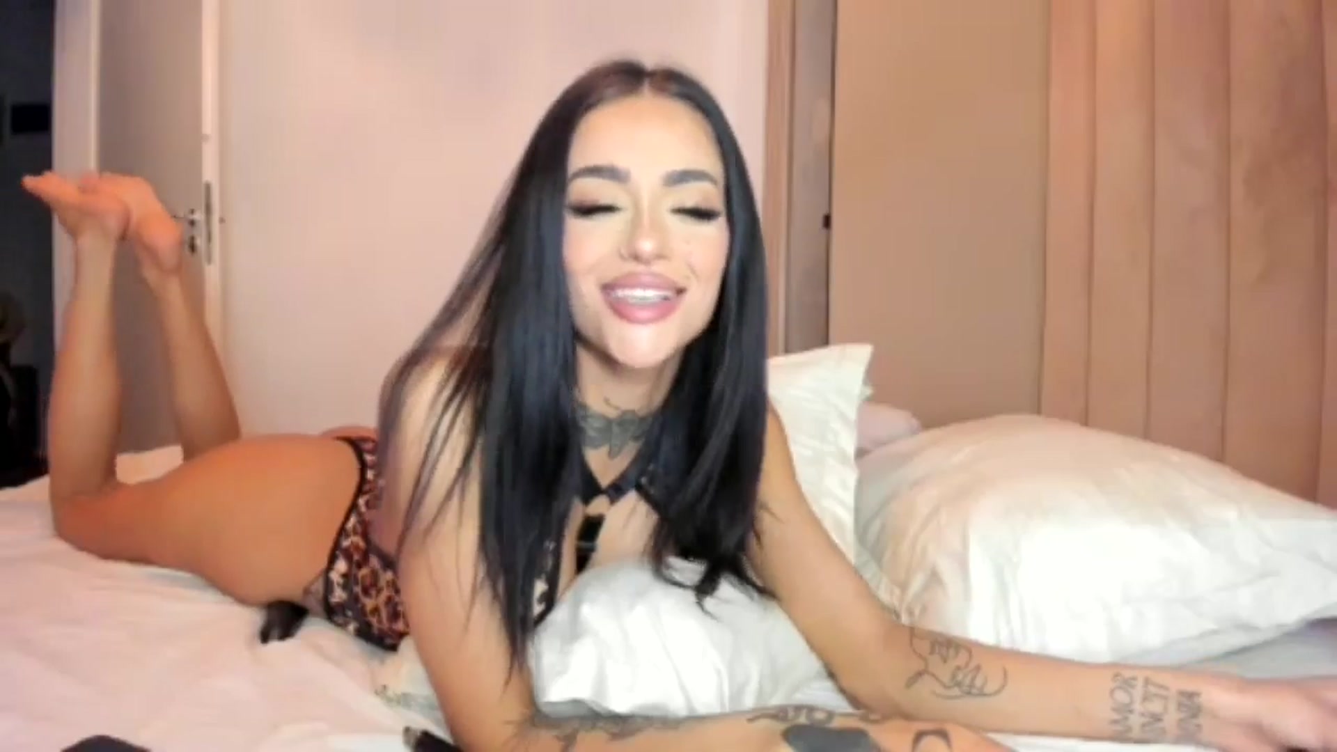 Gallery image thumbnail from AshYouNeed's myfreecams stream on, 07/24/2025, 20:55 image 3 of 20