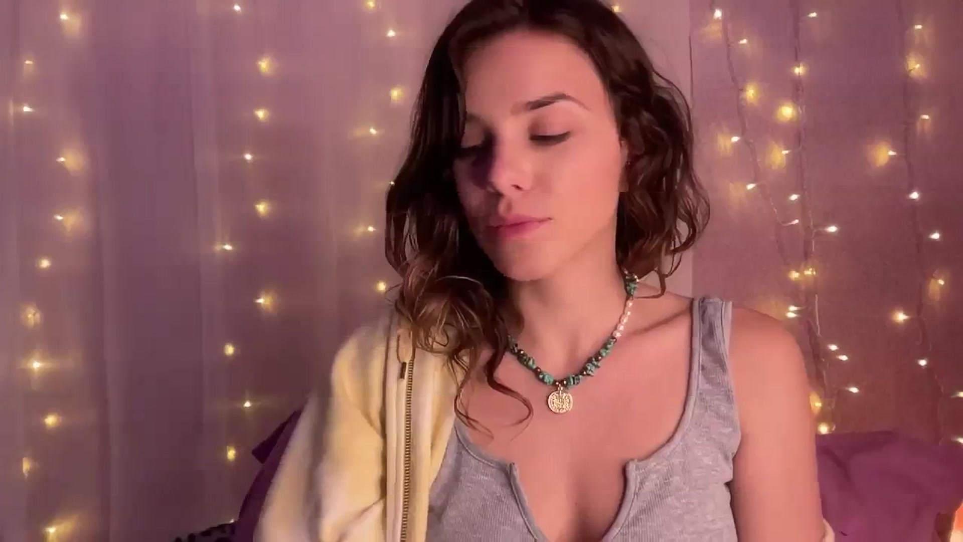 Gallery image thumbnail from AsheEllis's myfreecams stream on, 03/10/2024, 08:17 image 18 of 20