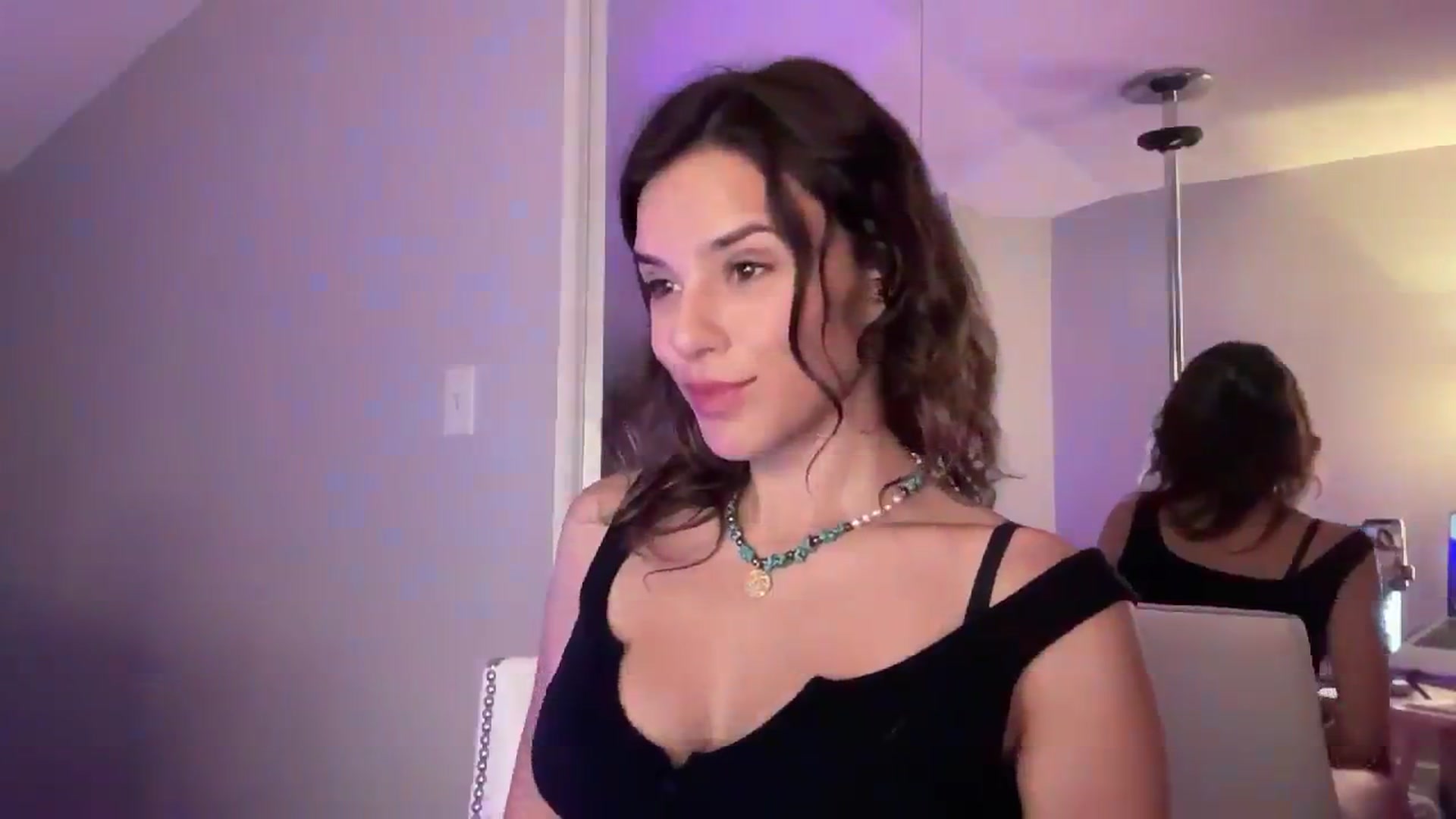 Gallery image thumbnail from AsheEllis's myfreecams stream on, 03/16/2024, 08:36 image 6 of 20