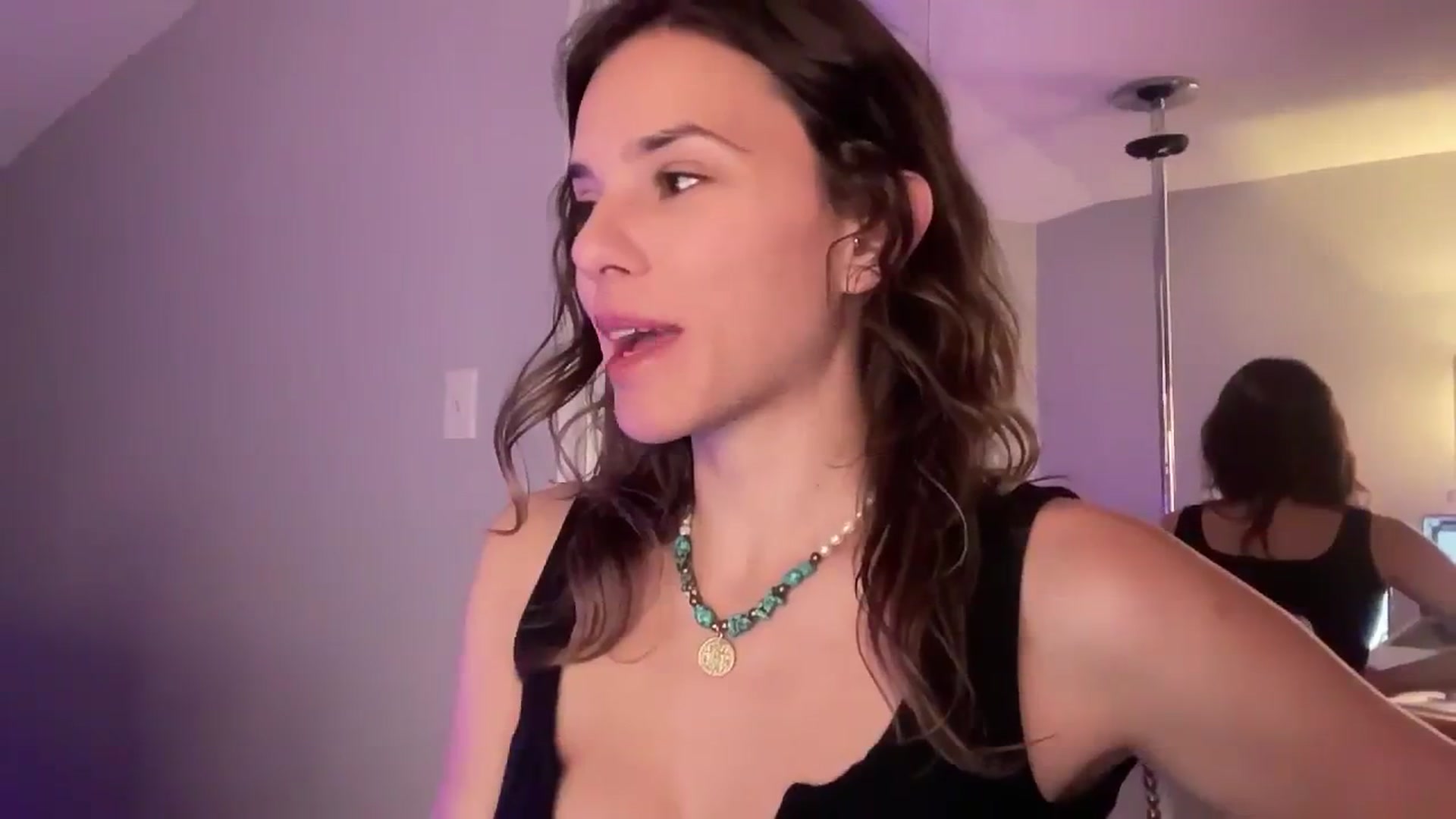 Gallery image thumbnail from AsheEllis's myfreecams stream on, 03/16/2024, 08:36 image 2 of 20