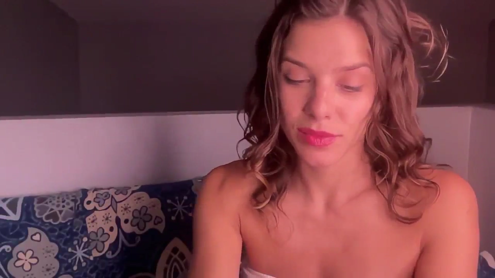Gallery image thumbnail from AsheEllis's myfreecams stream on, 06/10/2024, 05:18 image 16 of 20