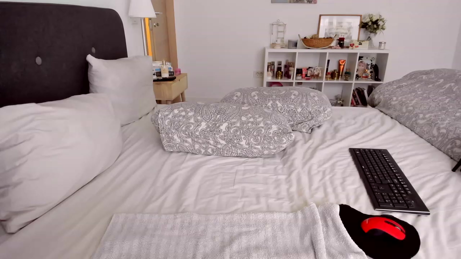 Gallery image thumbnail from Ashe_Silver's myfreecams stream on, 05/18/2023, 14:26 image 17 of 20