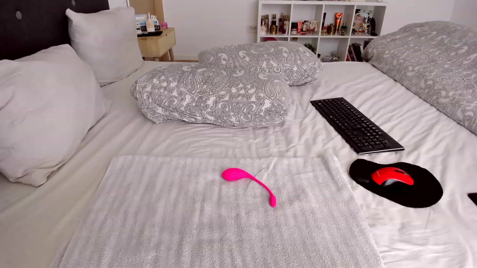 Gallery image thumbnail from Ashe_Silver's myfreecams stream on, 05/18/2023, 14:26 image 5 of 20