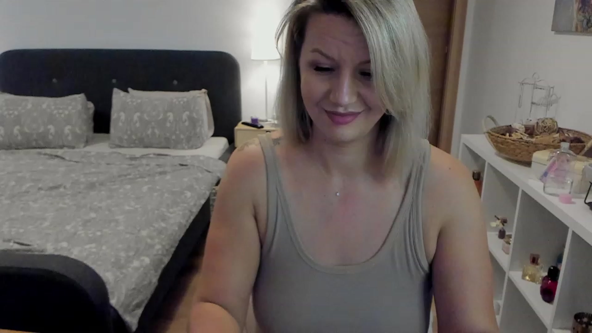 Gallery image thumbnail from Ashe_Silver's myfreecams stream on, 08/21/2023, 15:35 image 4 of 20