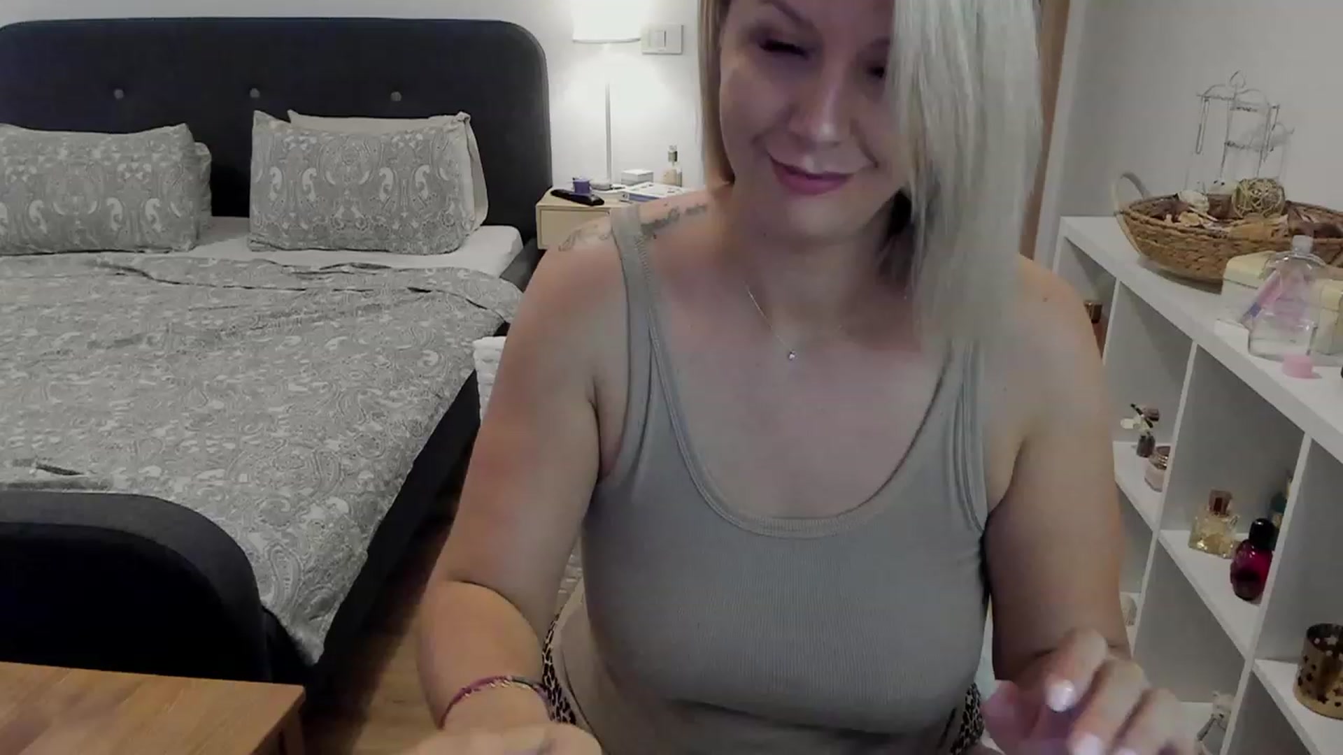 Gallery image thumbnail from Ashe_Silver's myfreecams stream on, 08/21/2023, 15:35 image 3 of 20