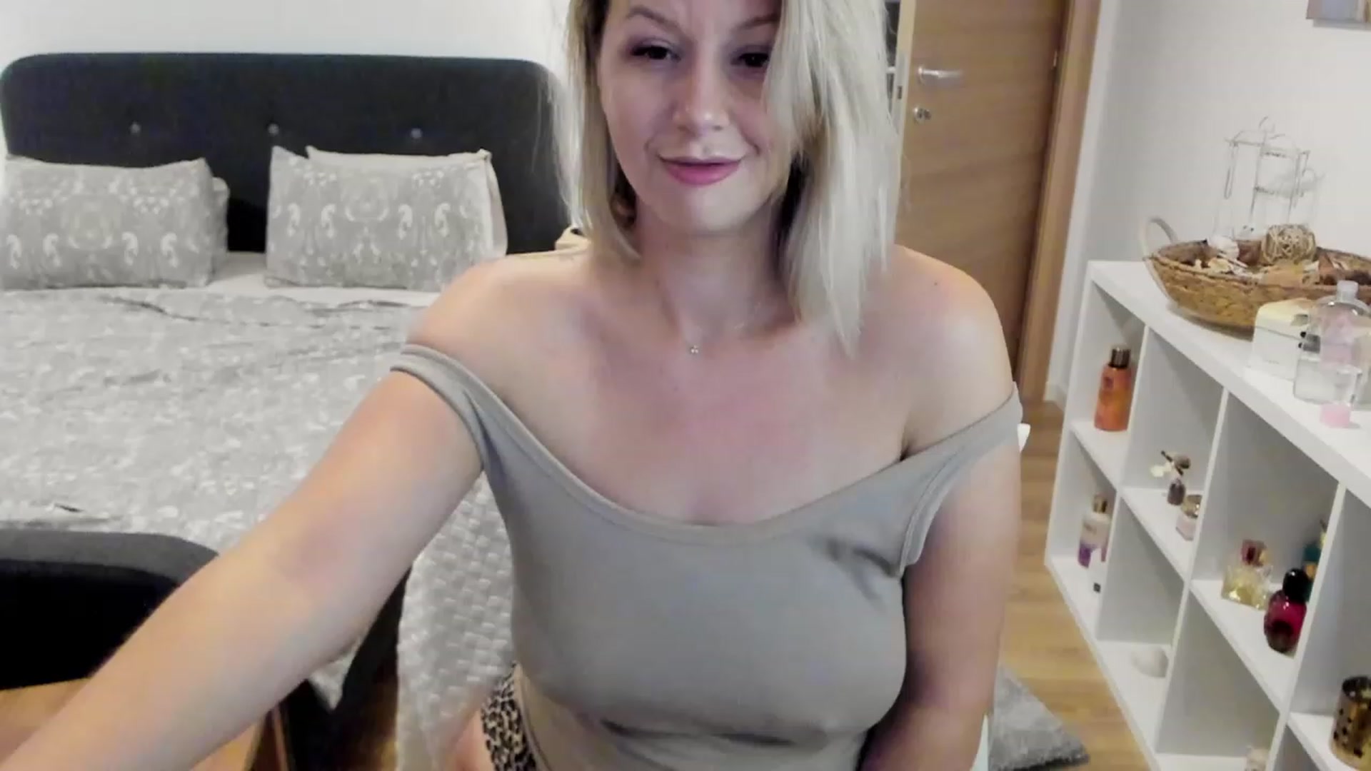 Gallery image thumbnail from Ashe_Silver's myfreecams stream on, 08/21/2023, 15:35 image 20 of 20