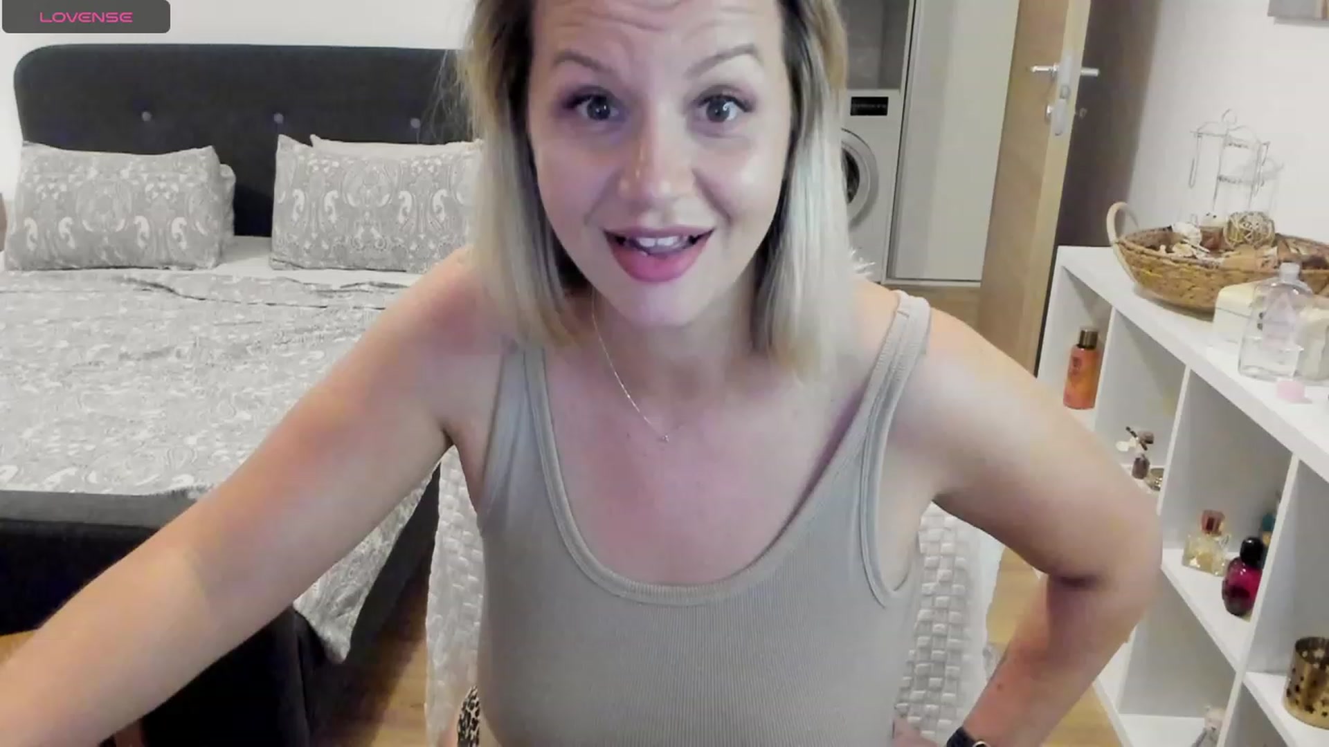 Gallery image thumbnail from Ashe_Silver's myfreecams stream on, 08/21/2023, 18:21 image 16 of 20