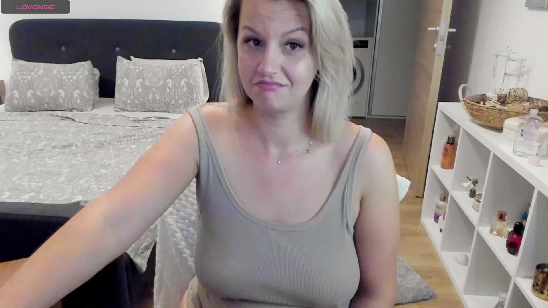 Gallery image thumbnail from Ashe_Silver's myfreecams stream on, 08/21/2023, 18:21 image 14 of 20