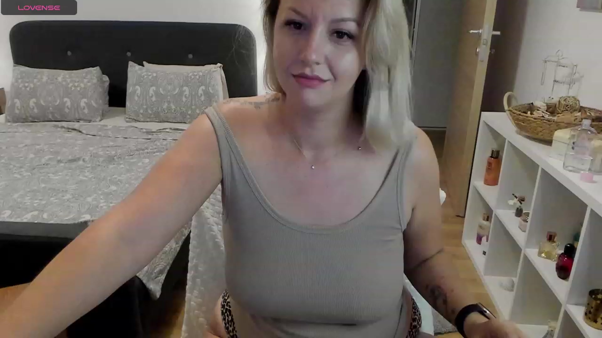 Gallery image thumbnail from Ashe_Silver's myfreecams stream on, 08/21/2023, 18:21 image 11 of 20