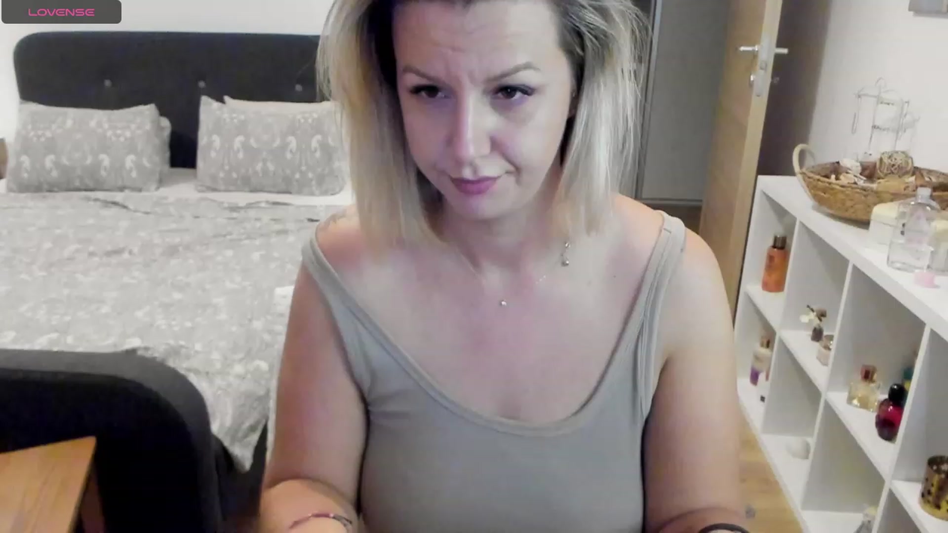 Gallery image thumbnail from Ashe_Silver's myfreecams stream on, 08/21/2023, 18:21 image 13 of 20