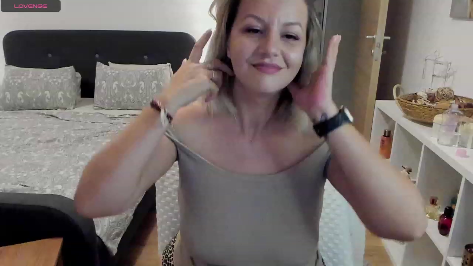 Gallery image thumbnail from Ashe_Silver's myfreecams stream on, 08/21/2023, 18:21 image 7 of 20