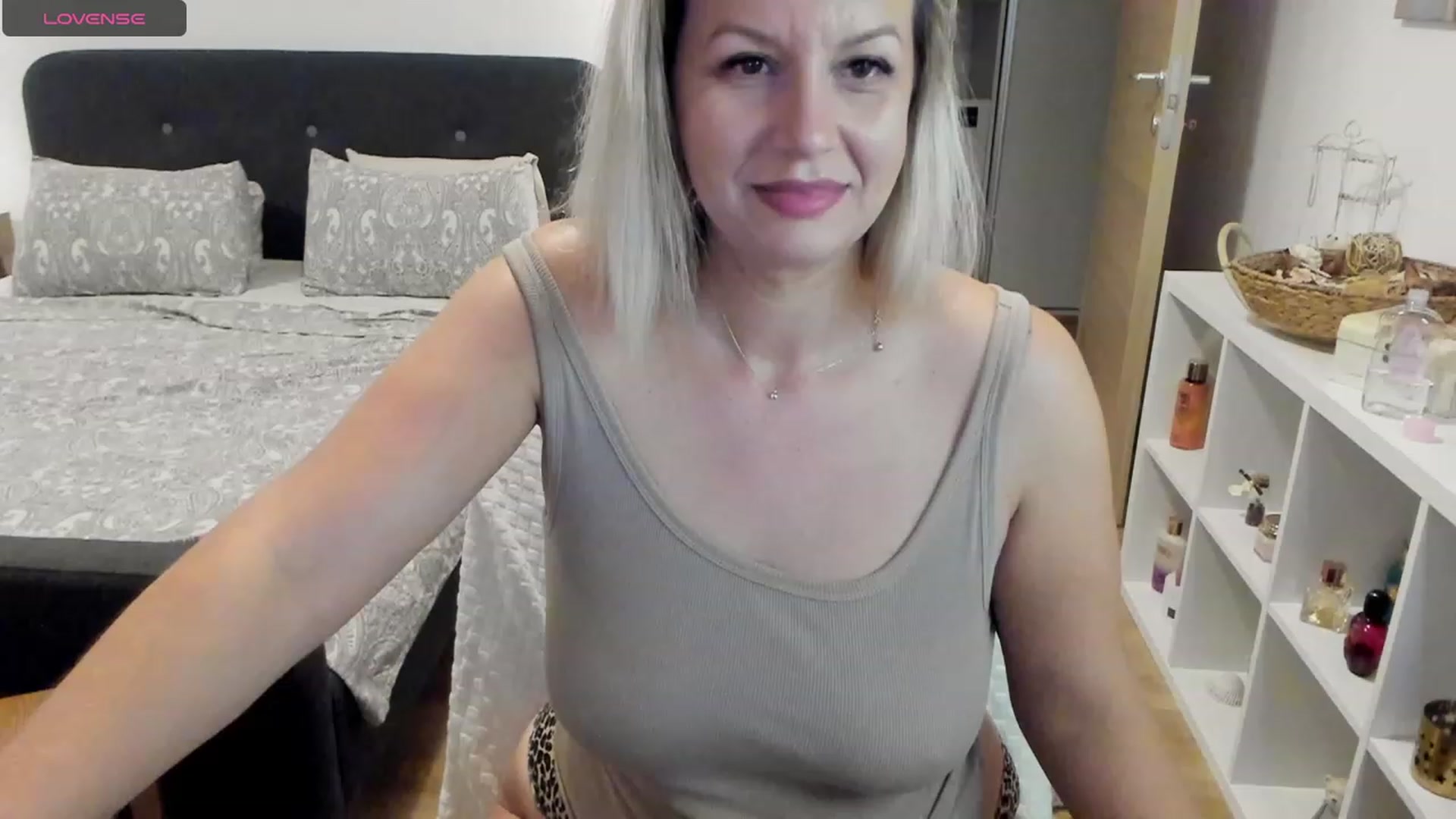 Gallery image thumbnail from Ashe_Silver's myfreecams stream on, 08/21/2023, 18:21 image 12 of 20
