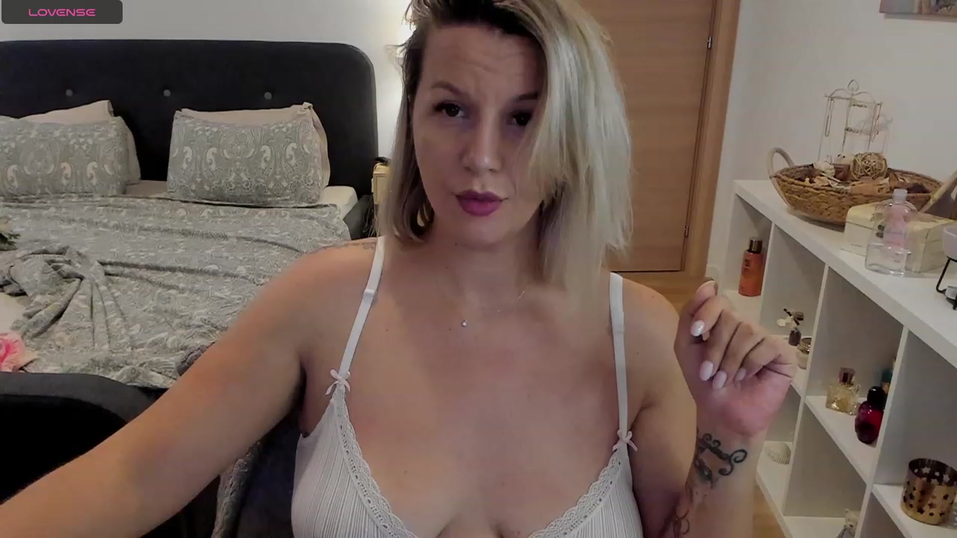 Gallery image thumbnail from Ashe_Silver's myfreecams stream on, 08/22/2023, 14:22 image 11 of 20