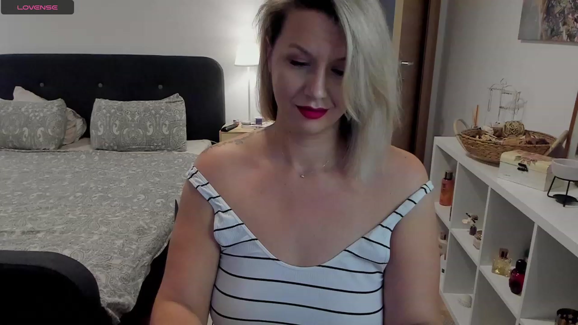 Gallery image thumbnail from Ashe_Silver's myfreecams stream on, 08/24/2023, 14:04 image 9 of 20