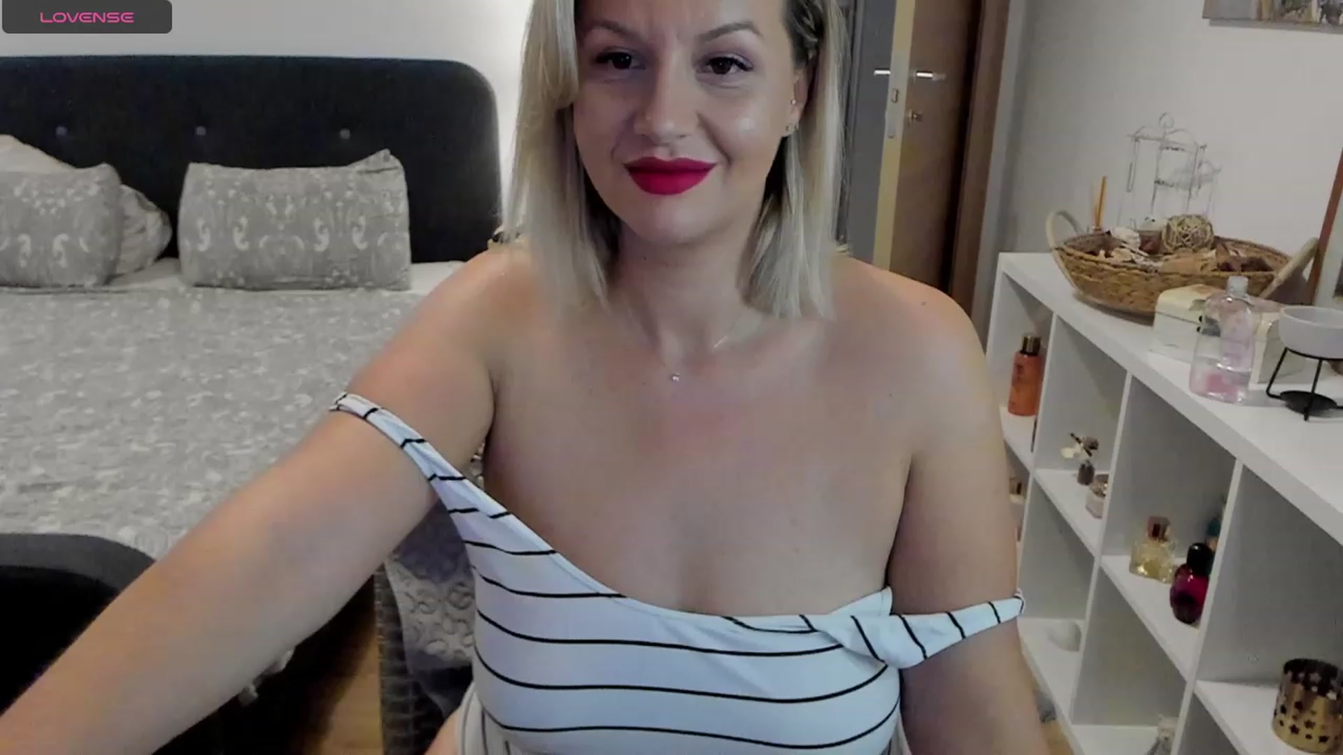Gallery image thumbnail from Ashe_Silver's myfreecams stream on, 08/24/2023, 14:57 image 3 of 20