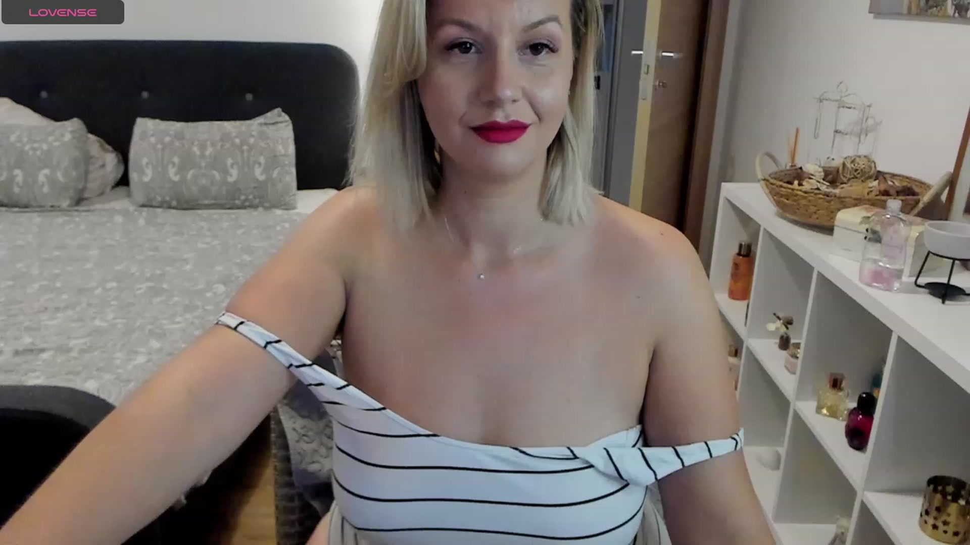 Gallery image thumbnail from Ashe_Silver's myfreecams stream on, 08/24/2023, 14:57 image 2 of 20