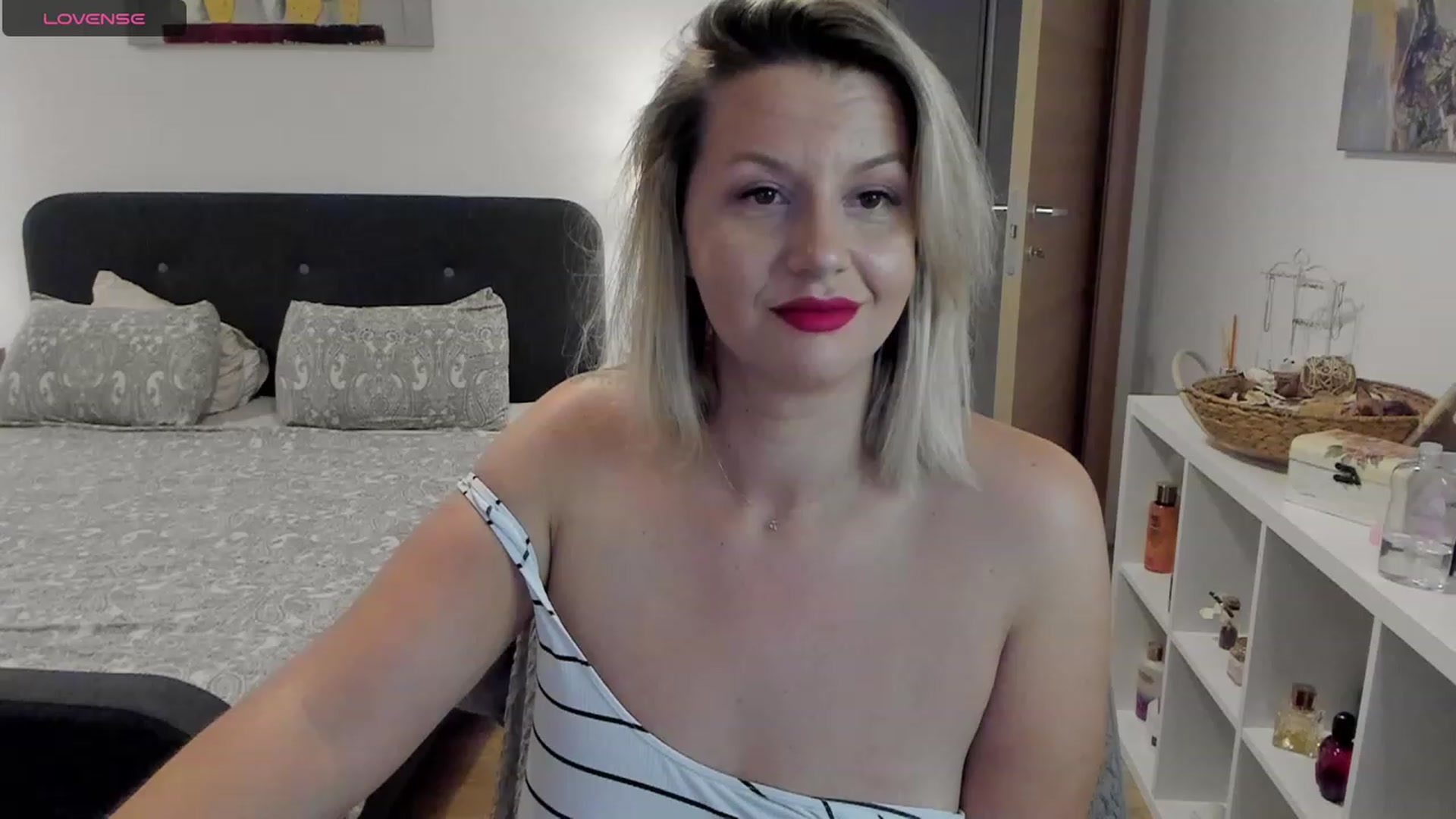 Gallery image thumbnail from Ashe_Silver's myfreecams stream on, 08/24/2023, 15:27 image 15 of 20