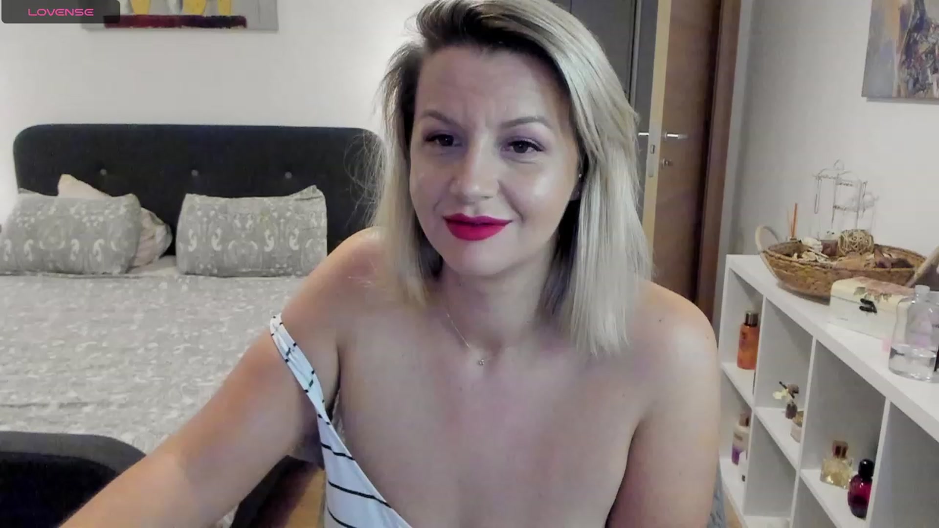 Gallery image thumbnail from Ashe_Silver's myfreecams stream on, 08/24/2023, 15:27 image 19 of 20