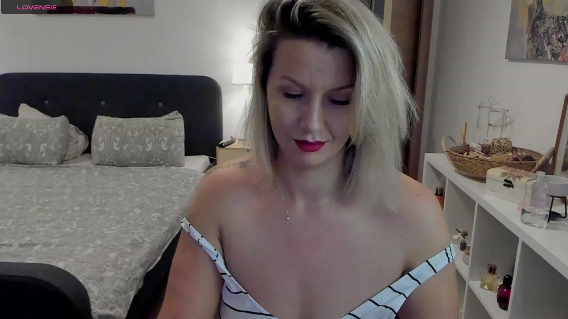 Gallery image thumbnail from Ashe_Silver's myfreecams stream on, 08/24/2023, 15:27 image 9 of 20