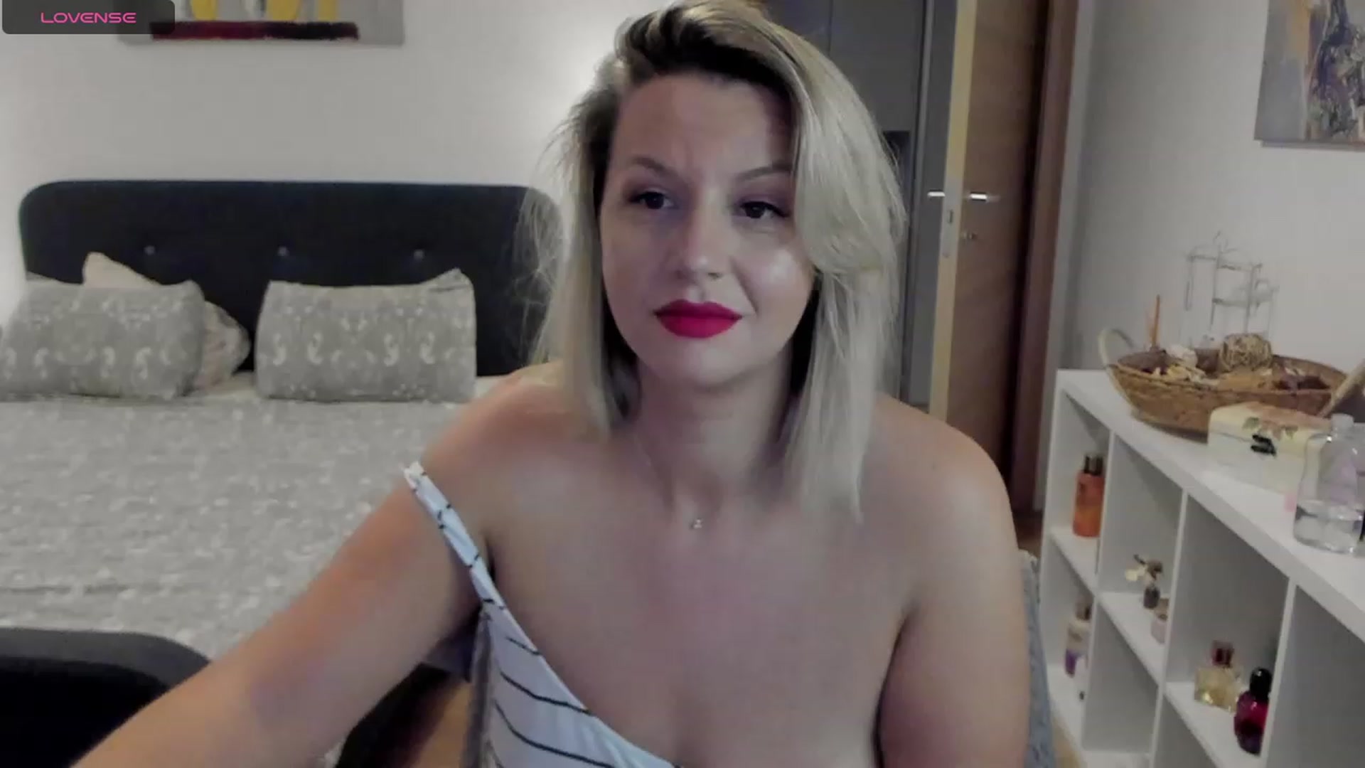 Gallery image thumbnail from Ashe_Silver's myfreecams stream on, 08/24/2023, 15:27 image 12 of 20