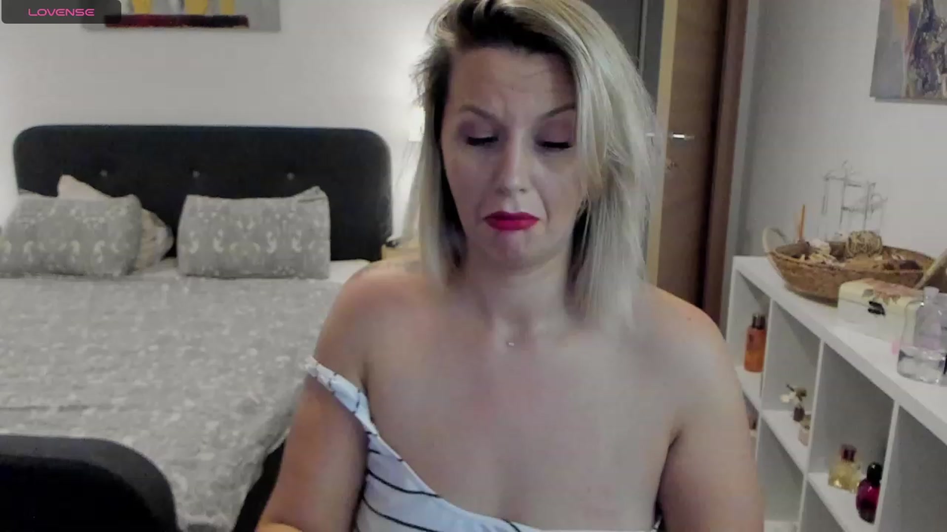 Gallery image thumbnail from Ashe_Silver's myfreecams stream on, 08/24/2023, 15:27 image 13 of 20